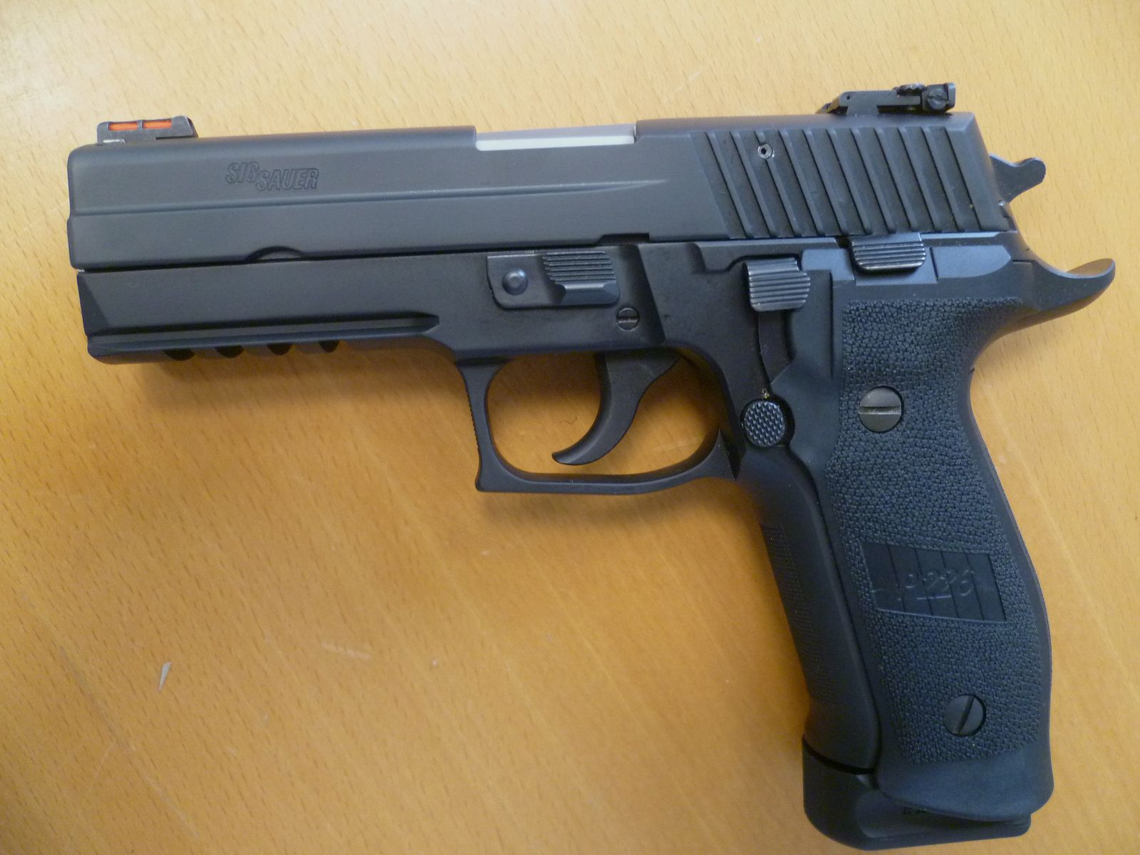 Pistole SIG Sauer P226 LDC II Tacops 9mm Luger