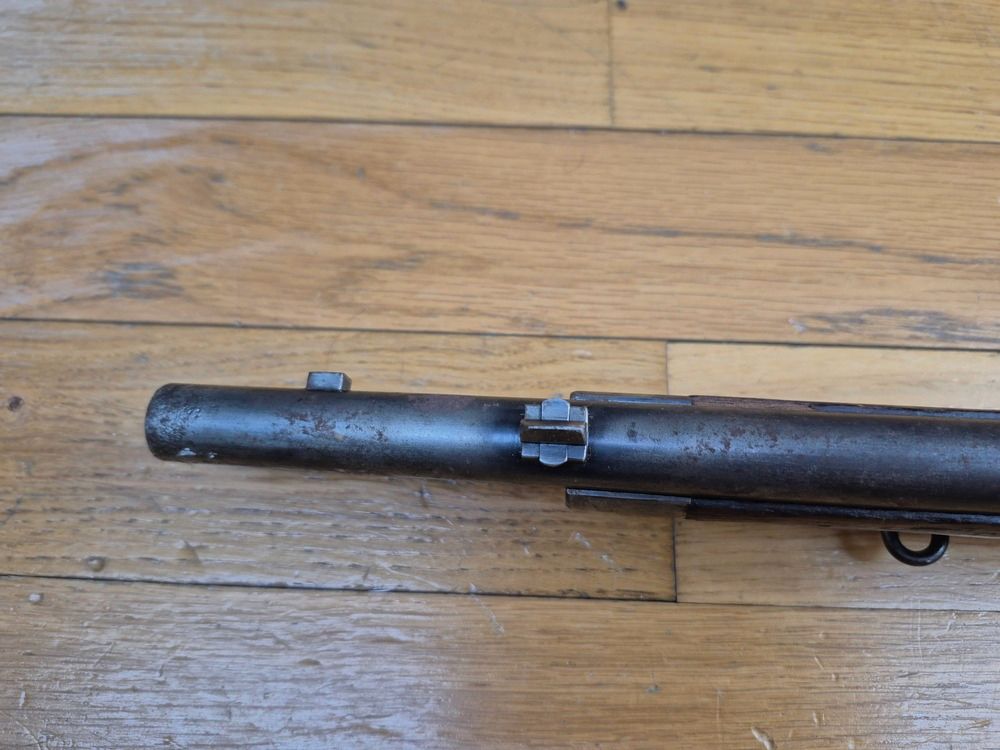 Onvindbaar Russisch regulier geweer Berdan Nr. 1 Model 1868 – Kal. 4,2 Lijnen – Zeer zeldzame productie Colt Hartford van 1869/70 – Slechts 30.000 wapens – Startpunt van alle moderne Russische bewapening – Walnoot hout TBE – Uitstekende onaangetaste mechanica – Mooie bruinering en marmering in de sluiting – Prachtige loop – Uitstekende algemene staat – Een van de grootste zeldzaamheden van de reguliere wapens van de 19e eeuw – TBE++!, afbeelding 29 van 39
