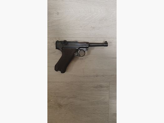 Luger P08 numéros identiques sauf le magazine