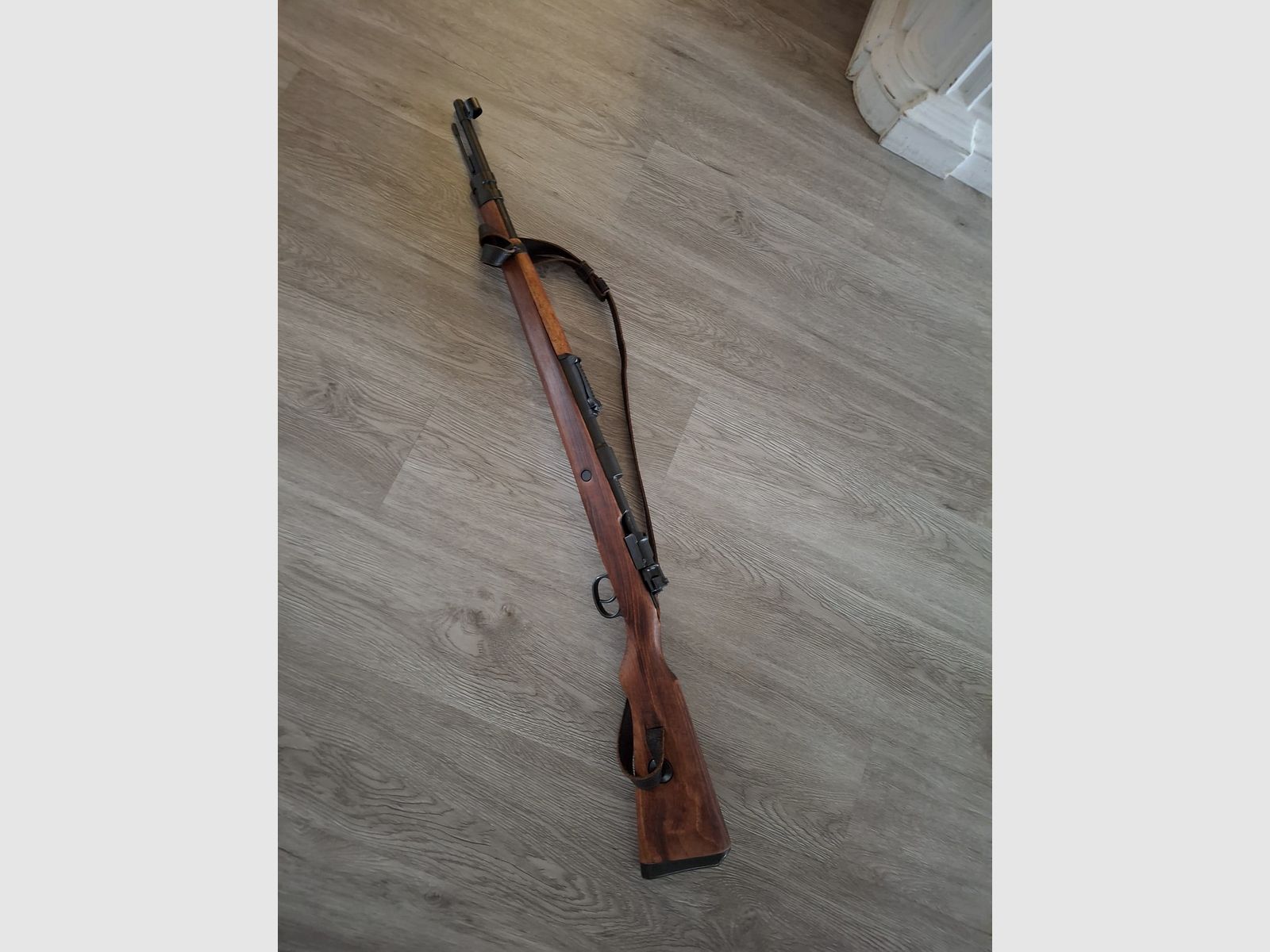 REPLICA MAUSER K98 CON CINTURÓN DENIX Rifle decorativo