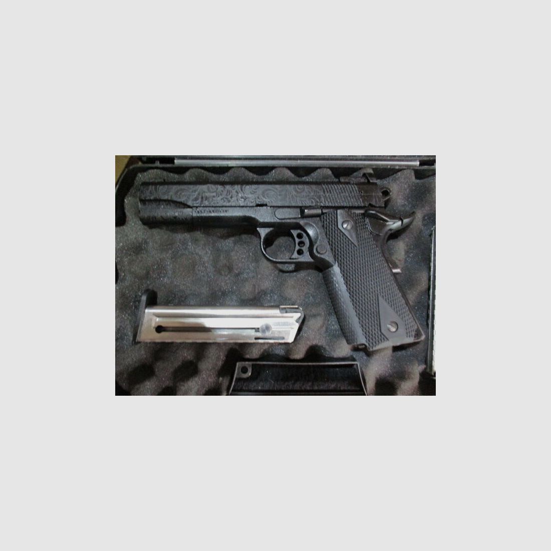 Pistole Colt .22 lr -Made by Walther- mit Reservemagazin 1911