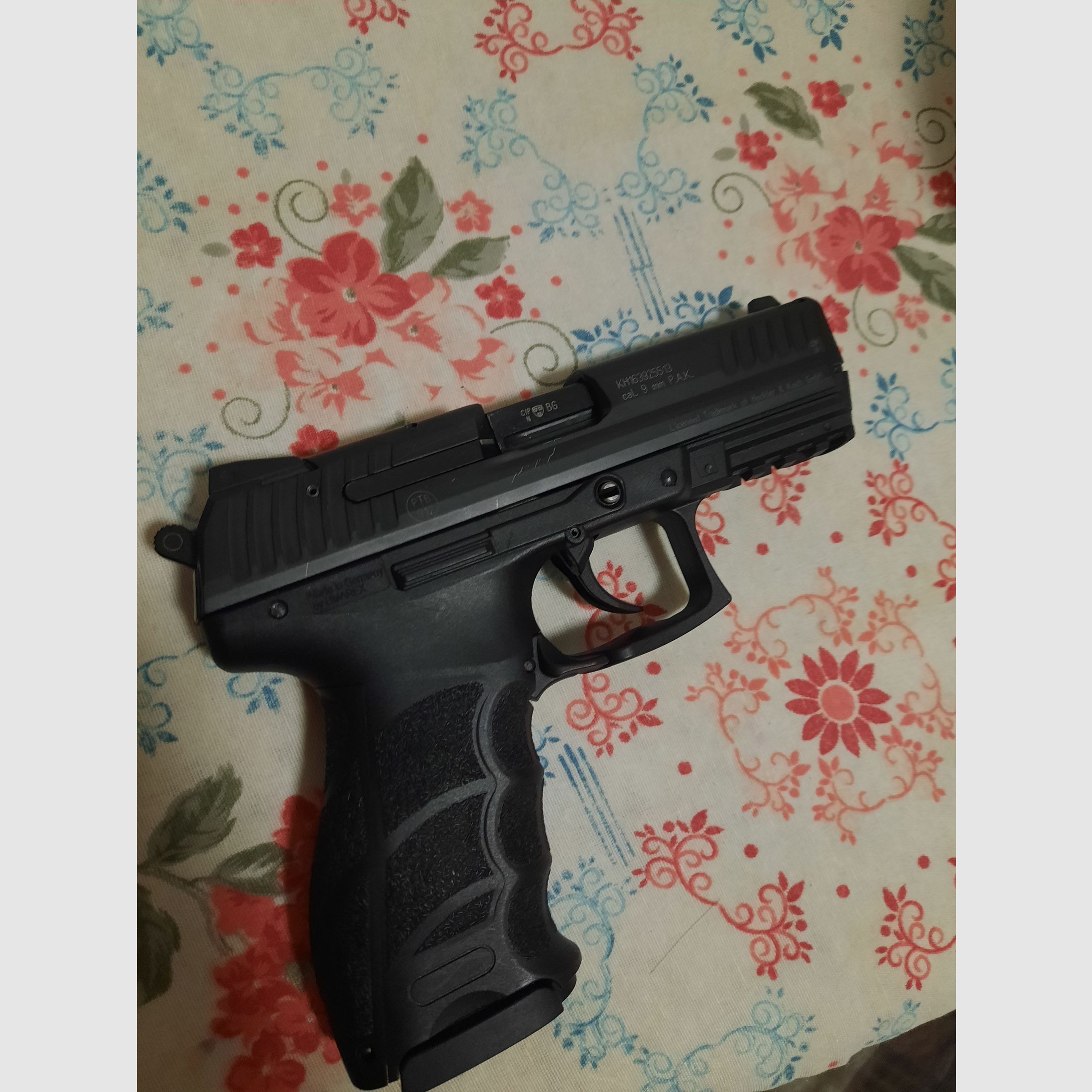 Heckler und Koch HK P30 / 9mm réplique de coup de feu de défense sous licence par Umarex