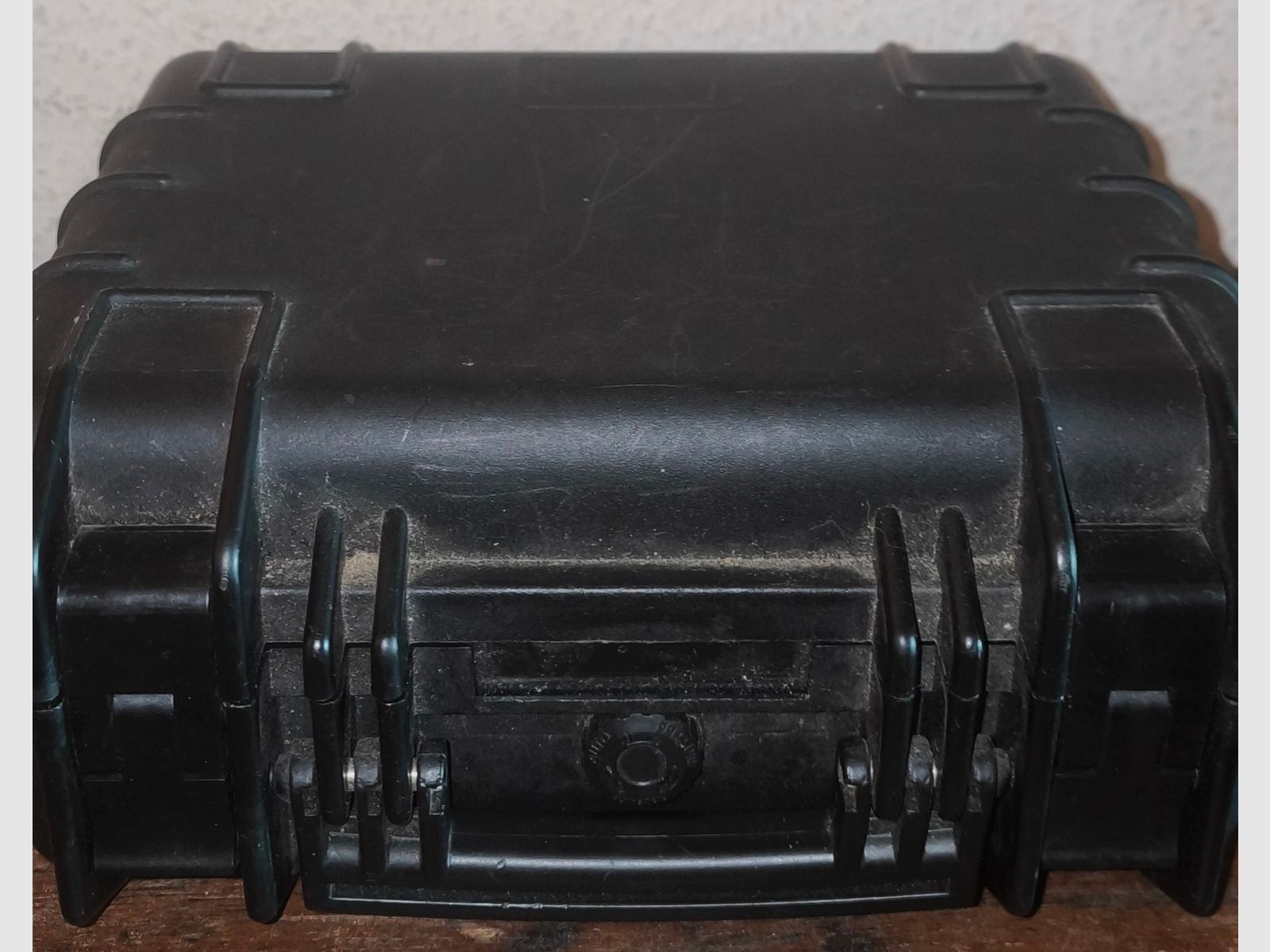 Rewolwer Weihrauch HW 88 Super Airweight w kalibrze 9mmRK z osłoną na kurek, uchwytami oryginalnymi oraz oryginalną instrukcją obsługi, nie strzelany, jak nowy!!!