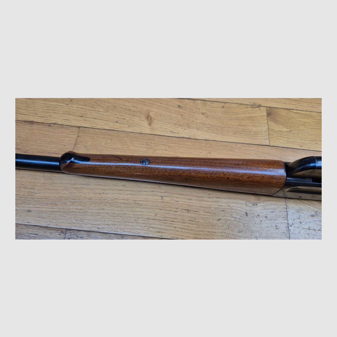 Sehr seltene „echte“ Winchester Repetierbüchse Modell 1895 Made in USA – Kal. 30.06 Springfield – Original Winchester Fertigung New Haven von 1911! – Import aus dem Deutschen Kaiserreich vor 1914 – Wunderschöner Nussbaumholz der Klasse IV – Original Bronzierung zu 98% nahezu perfekt – Sehr schöne Markierungen von „echter“ Winchester (nicht Japan nach 1985) – Prächtiger Lauf und perfekte Mechanik – Waffe im Originalzustand in außergewöhnlichem Zustand – Kategorie D §e)! – Sehr selten und in TBE++, Bild 15 von 38