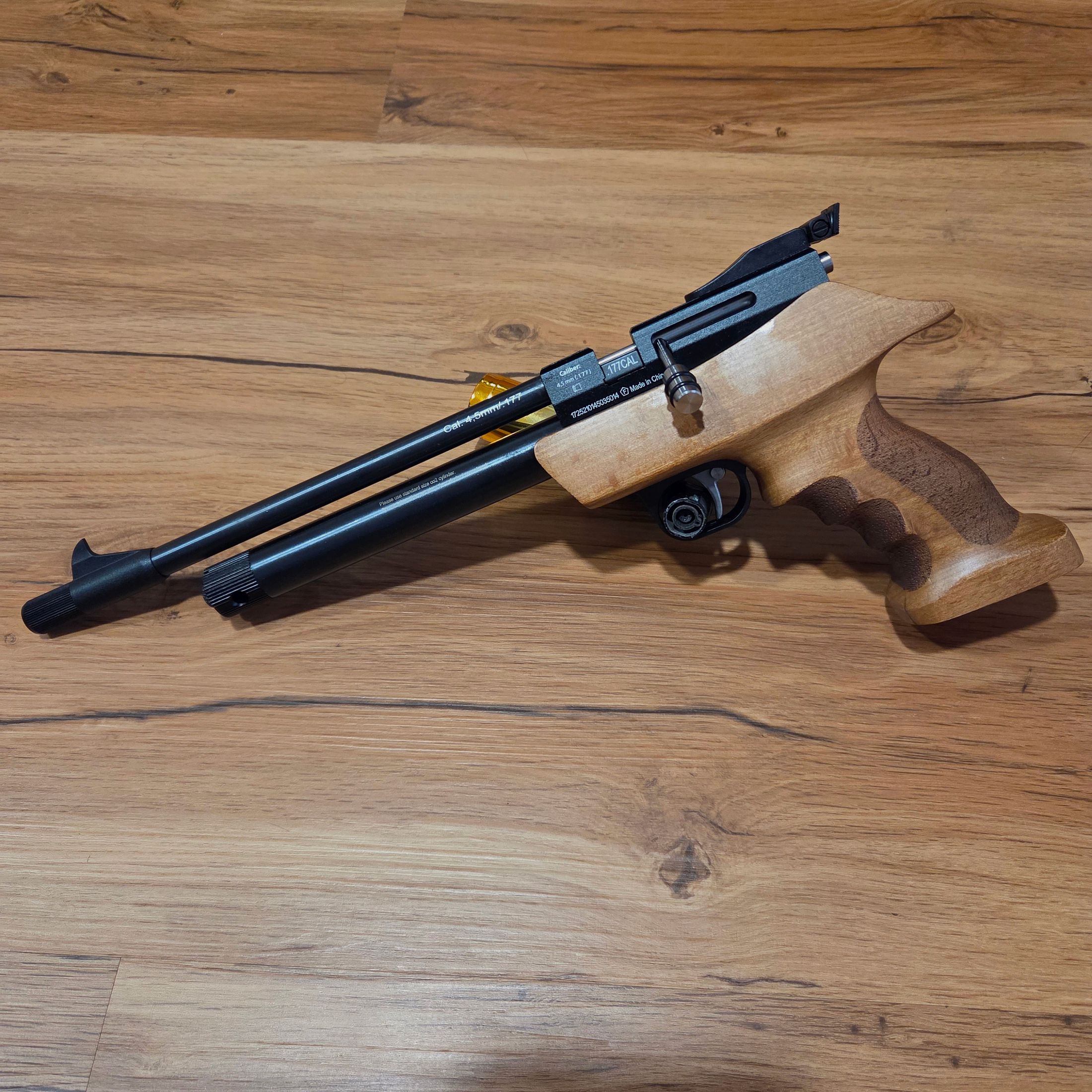 Diana Chaser mit Holzgriff und einer Packung