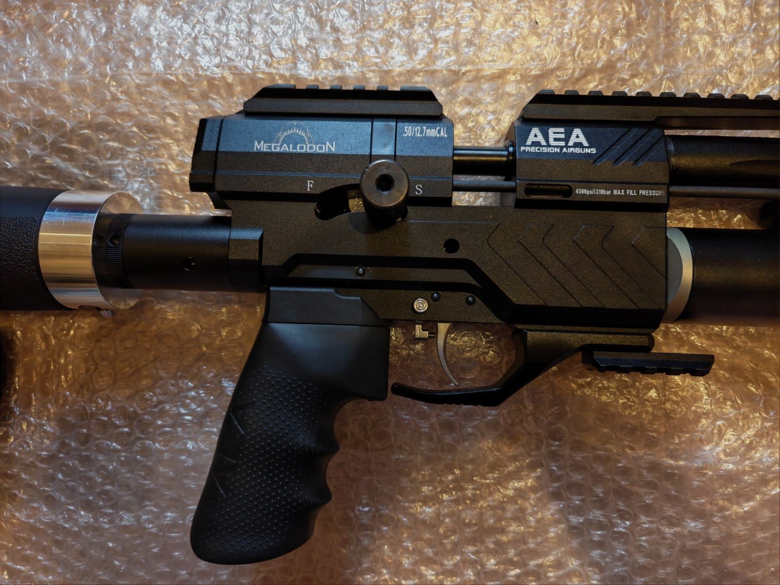 GoGun AEA Megalodon F-Serie 7,5 Joule | Kaliber .50 Luft / PCP karabin | z JADS podwójnym zbiornikiem | 2x 12 nabojowe magazynki aluminiowe | + wkładki stabilizujące do chwytu | z akcesoriami i fakturą