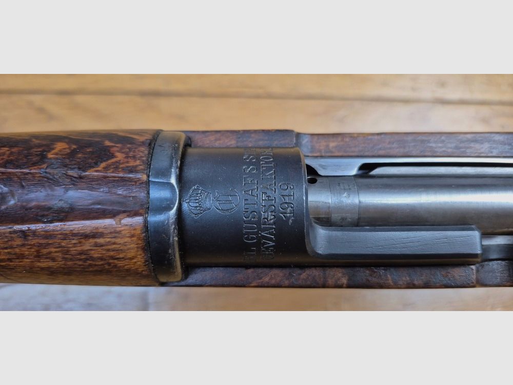 Très beau fusil de compétition Mauser suédois M96 – Fabrication Carl Gustav de 1919 – Cal. d&rsquo;origine 6.5×55 Suédois – Magasin limité à un coup – Famille Mauser 1893 – Hausse de précision – Mécanique suédoise – Bronzage 97% – Canon superbe – Arme de concours – Catégorie D – TBE+, image 25 sur 37