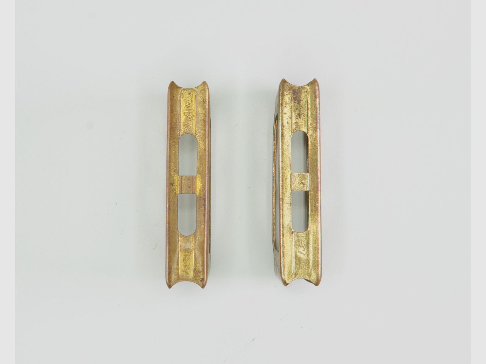 2 Stück original Ladestreifen / Laderahmen für Carcano 6,5 x 52
