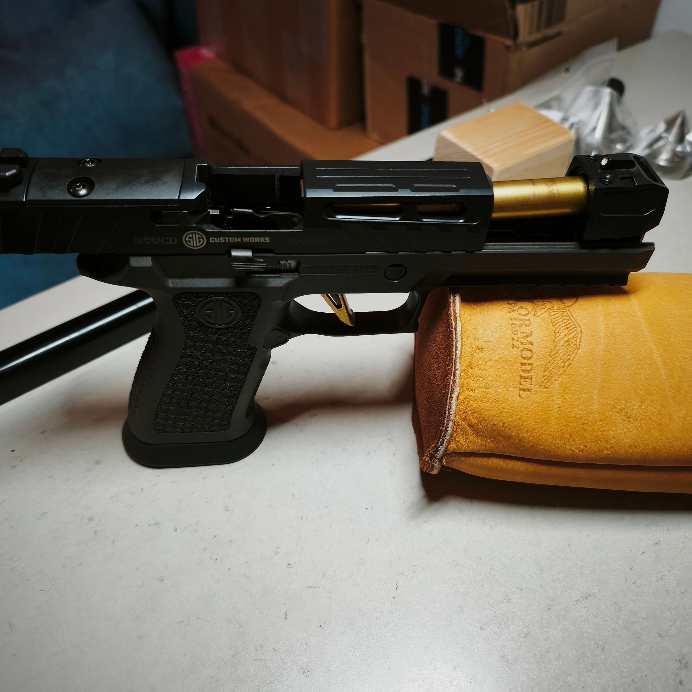 Sig Sauer P320 Spectre COMP pistool met rode stip Romeo