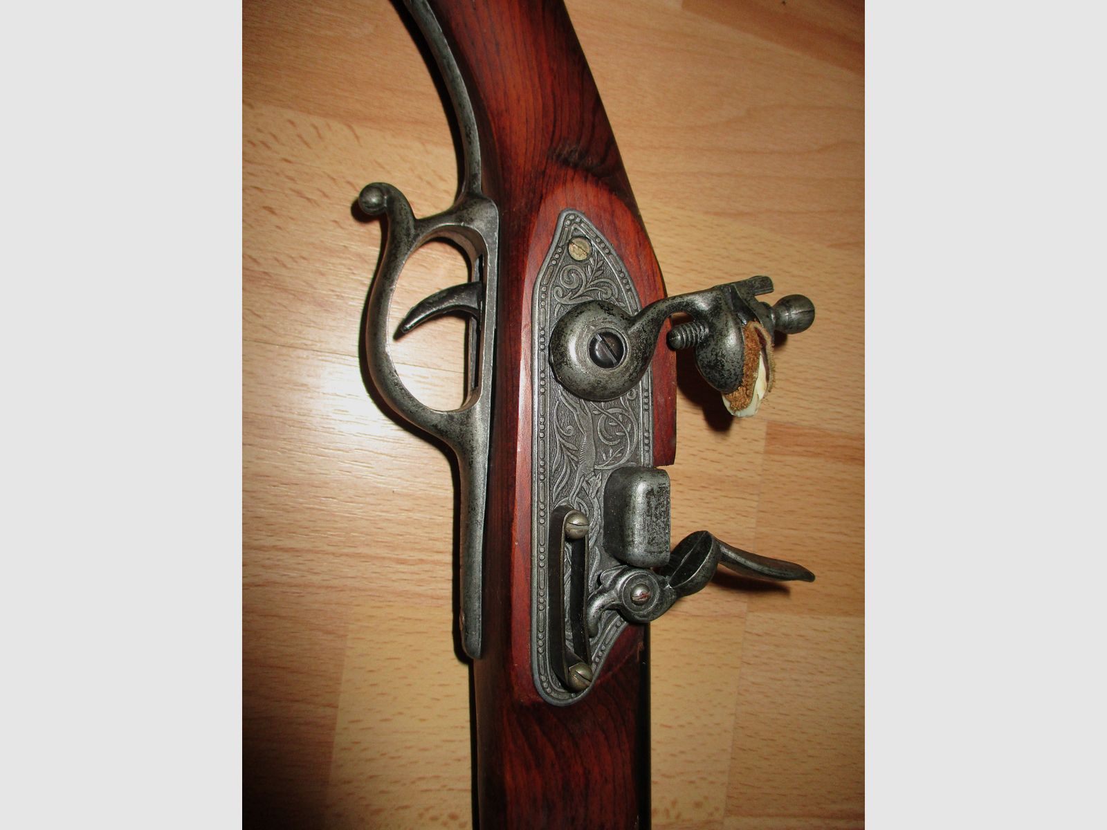 alte Dekoteile, Schweizer Taschenmesser, Jagdbilder, Flaschenöffner, Deko Gewehr, Schwert
