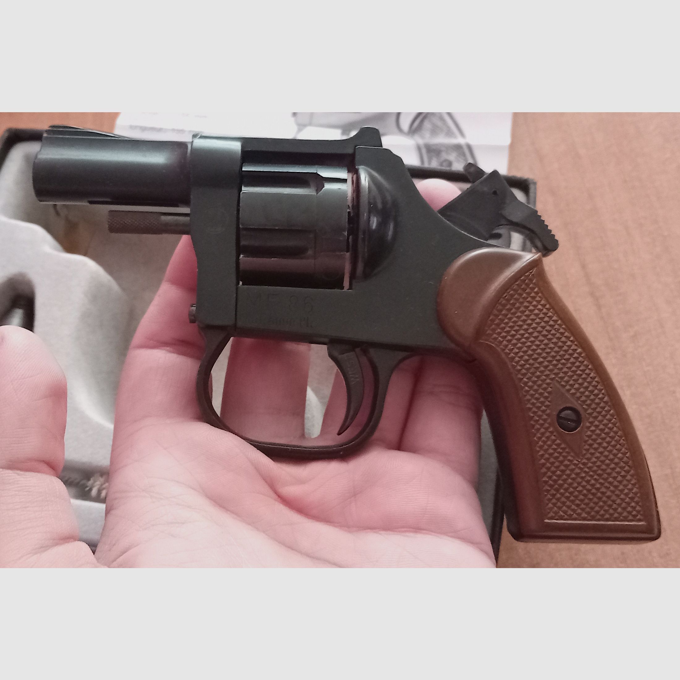 Cuno Melcher ME86 Kal. 6mm Knall/ PTB 205 compleet met verpakking en reserve magazijn!