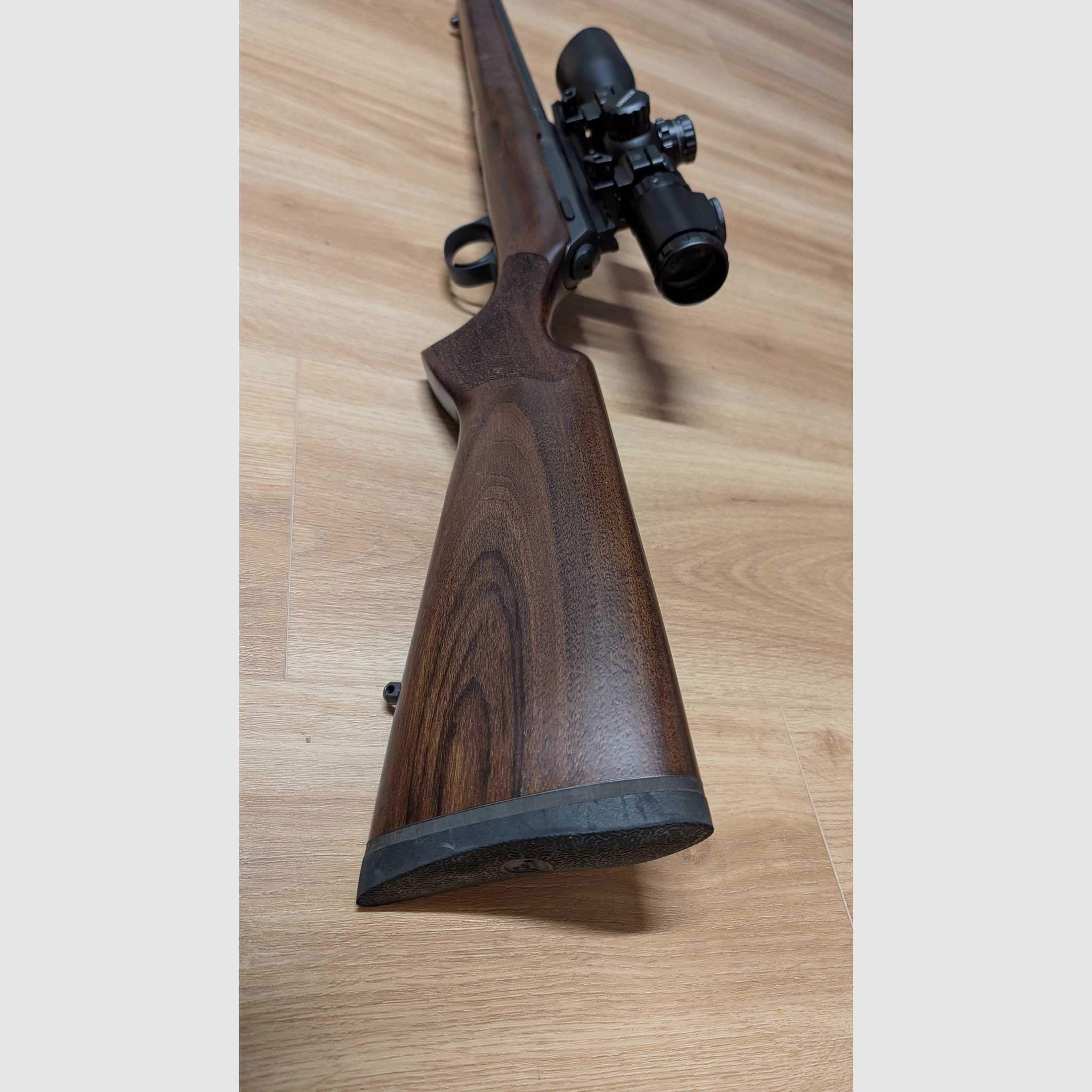 CZ 457 Varmint in .22 WMR, con UTC 4-16x44 Accushot, guida Picatinny CZ