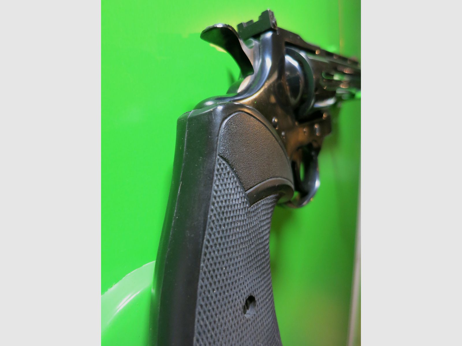 1985 COLT PYTHON, Royal Blue, .357 Magnum, 6" Lauf, Gummi-Sportgriff   #19-