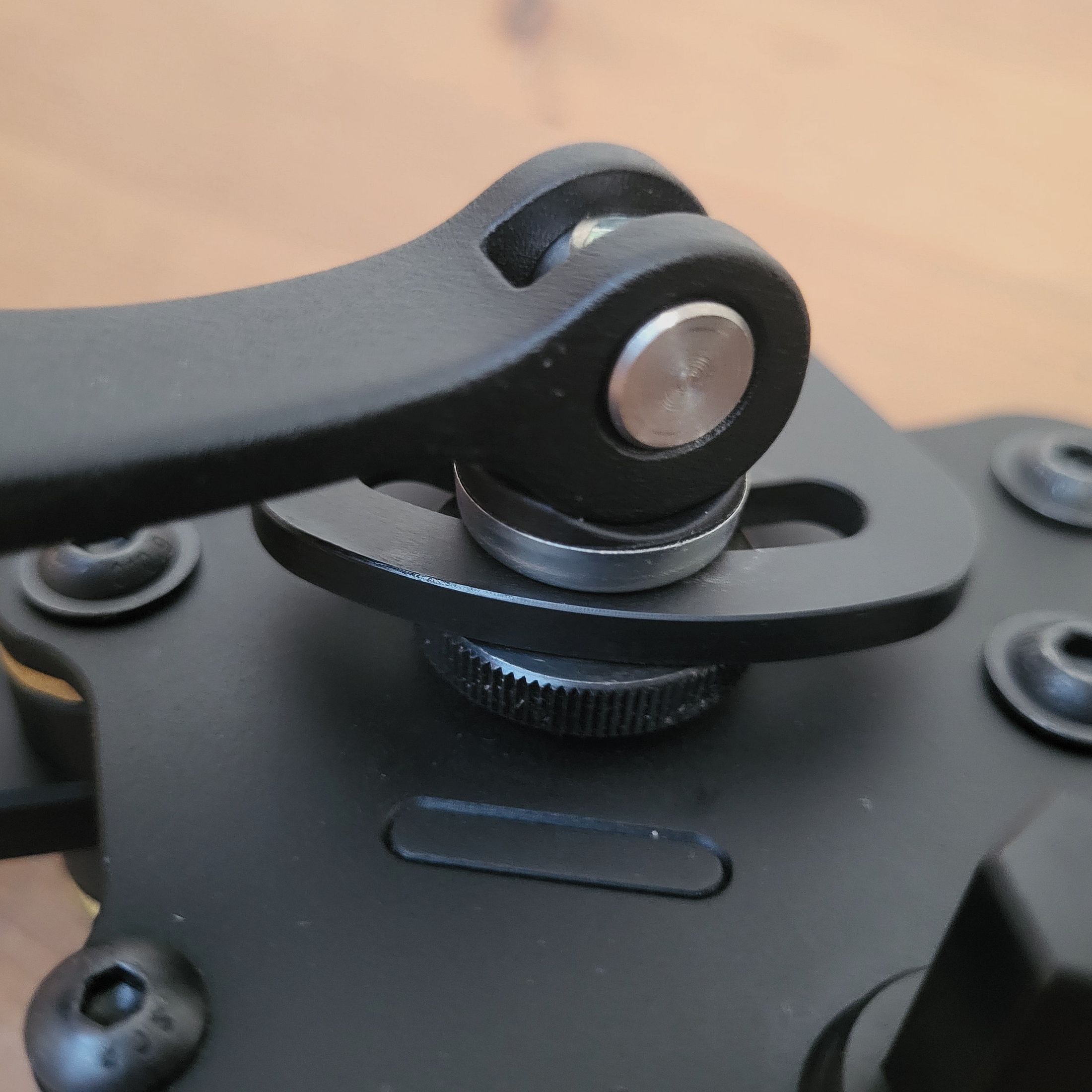 Renforcement du couple pour l'inclinaison latérale des bipieds standard