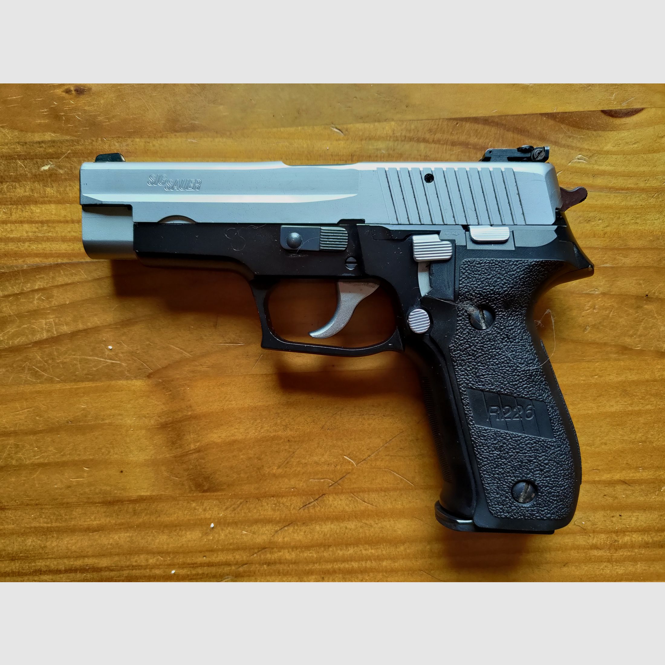 <SIG P226 S>