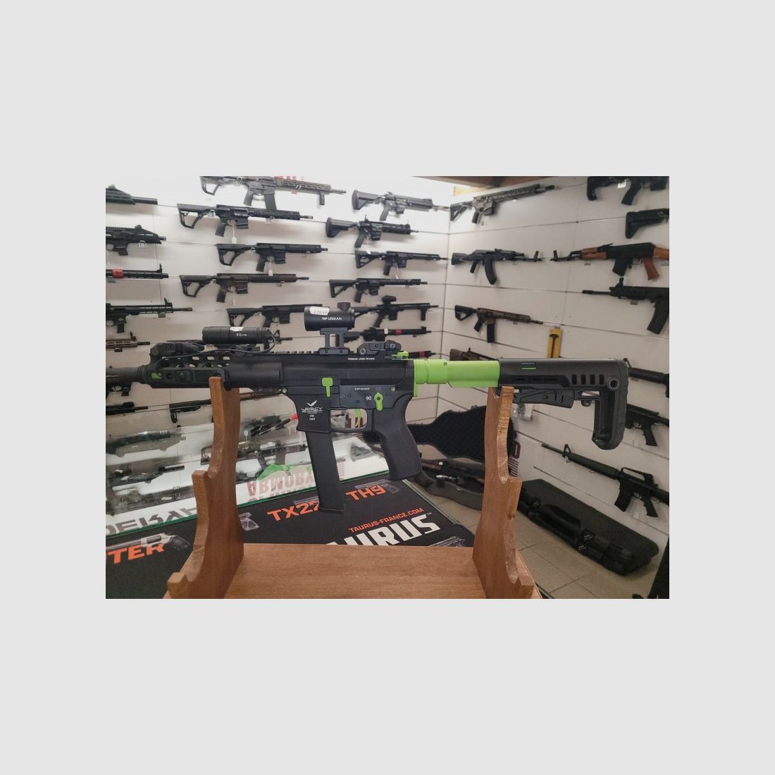 Legacy Armament UT908 AR9 ZOMBIE 9 mm + Lamp + PR URIKAN gebruikt, afbeelding 4 van 6
