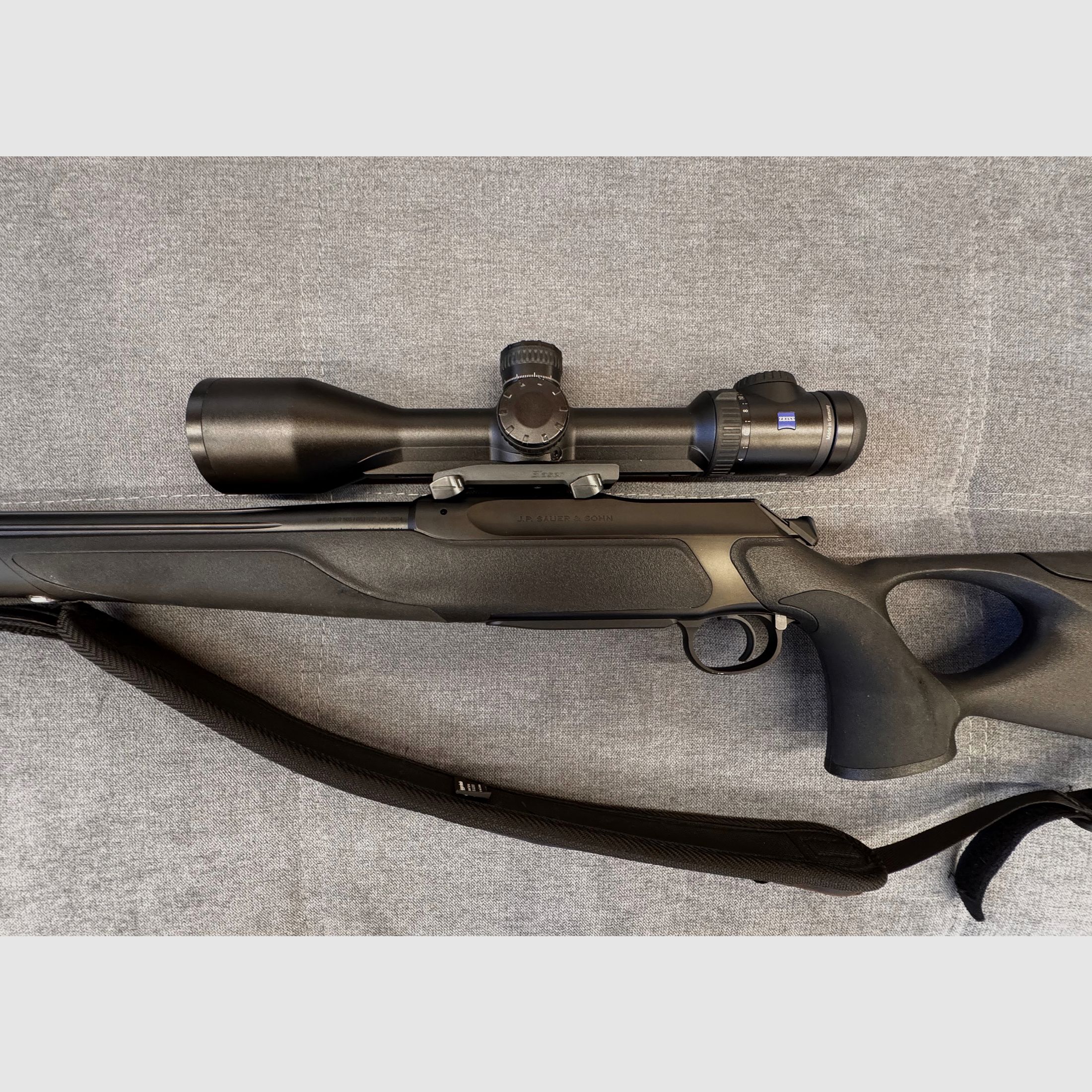 Sauer 505 Synchro XT 6,5 PRC, longitud del cañón 560mm cañón pesado de 19mm estriado incluido silenciador SVEMKO Magnum