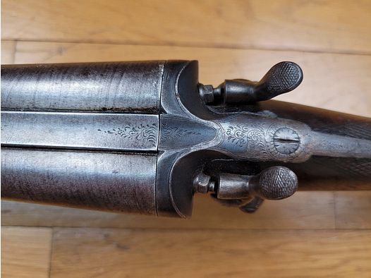 Beau fusil anglais en canon de Damas à chiens externes – calibre 12/65 percussion centrale – fabrication E.F Walker, Birmingham – vers 1885/1887 – beaux bois – pas de jeu – bons canons – excellente percussion et platines particulièrement fluides – l&rsquo;art britannique du fusil de chasse à son sommet !