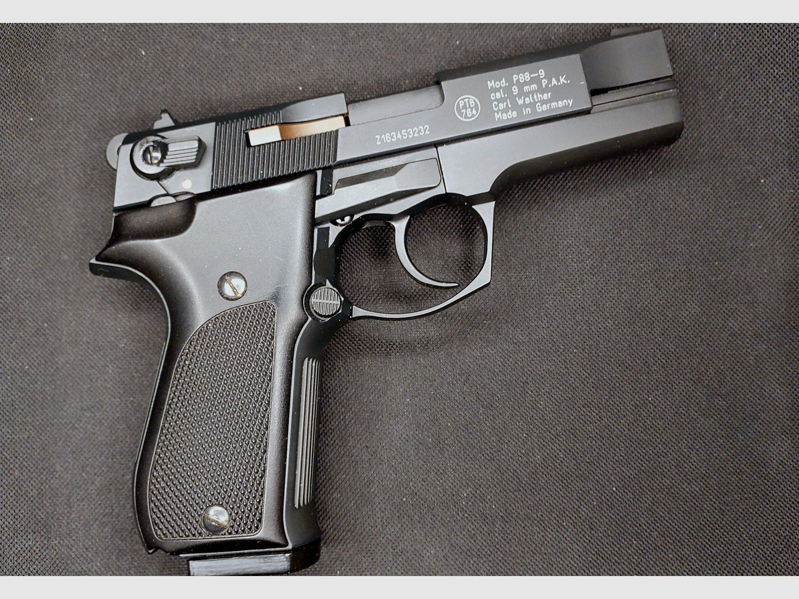 Walther P88-9 (P 88 Compact) blank firing pistol 9mm P.A.K. black (PTB 764) 2 magazines