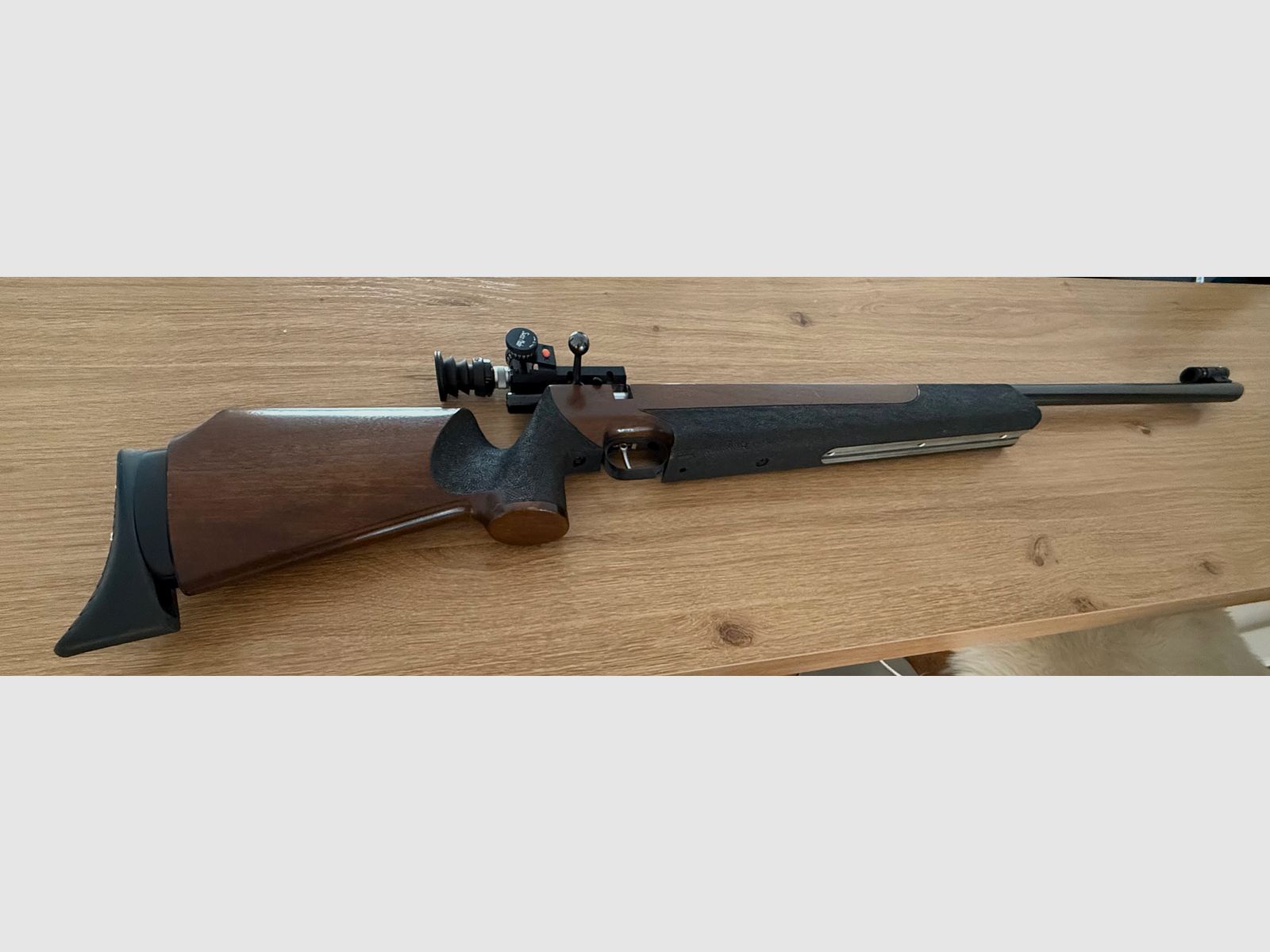 Weihrauch HW60M, carabine de match en calibre .22Lf.B. avec optique de visée : Elite 201