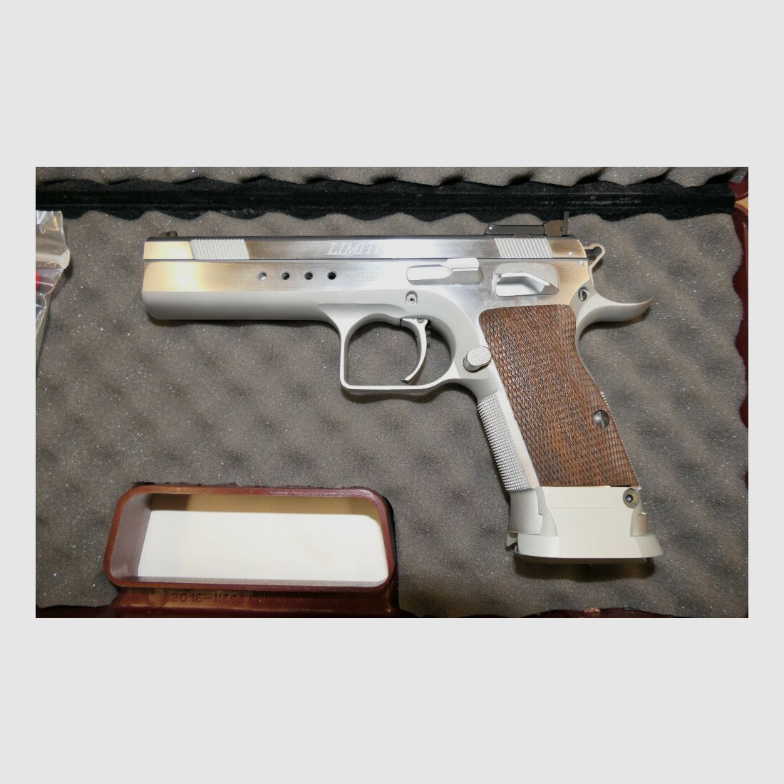 Tanfoglio	 Pistole, Tanfoglio Limited Custom, Gebraucht .45Auto, .45ACP mit Ersatzmagazin