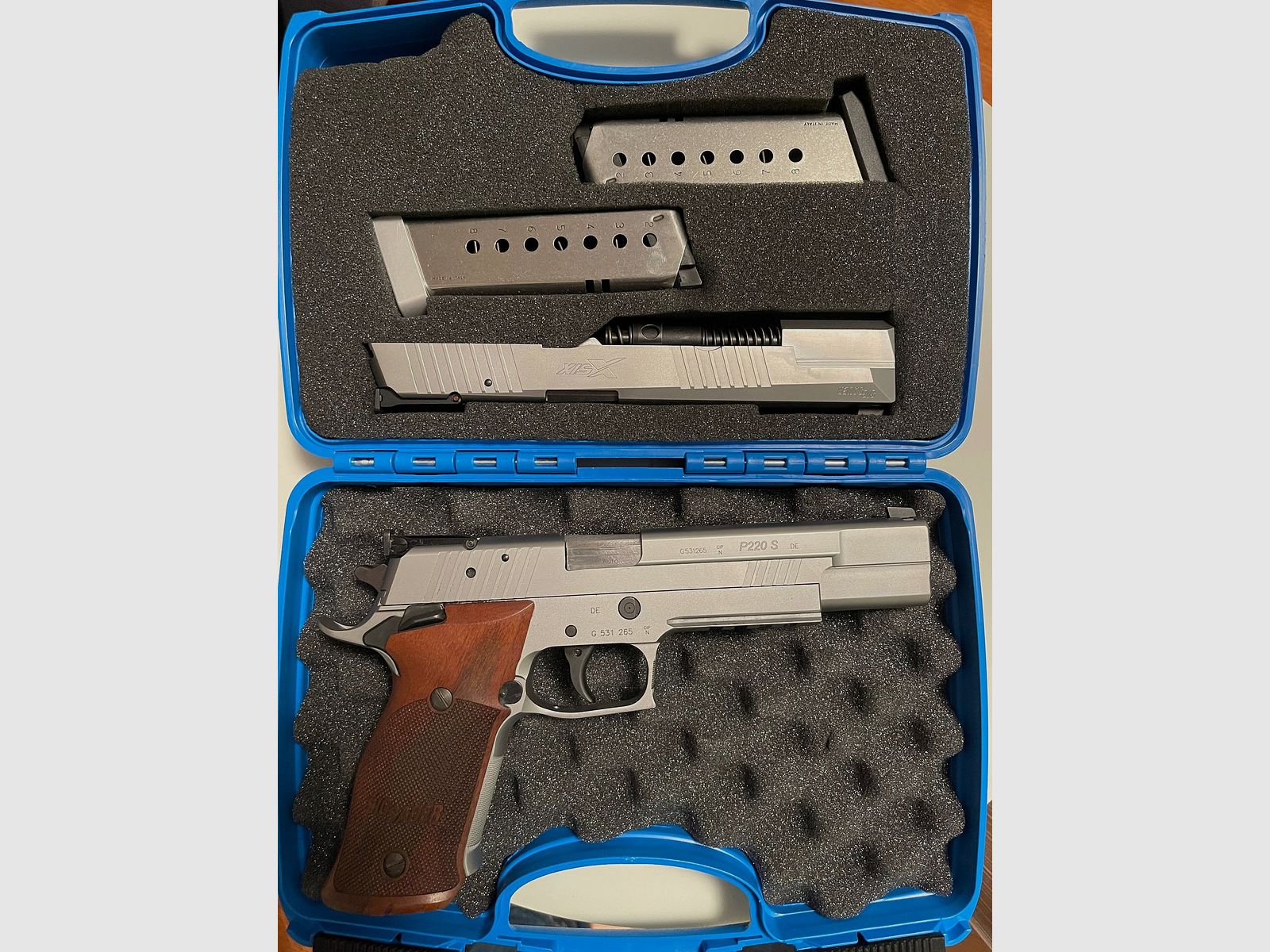 Sig Sauer P220 X-Six 45 ACP e sistema di cambio 9X19