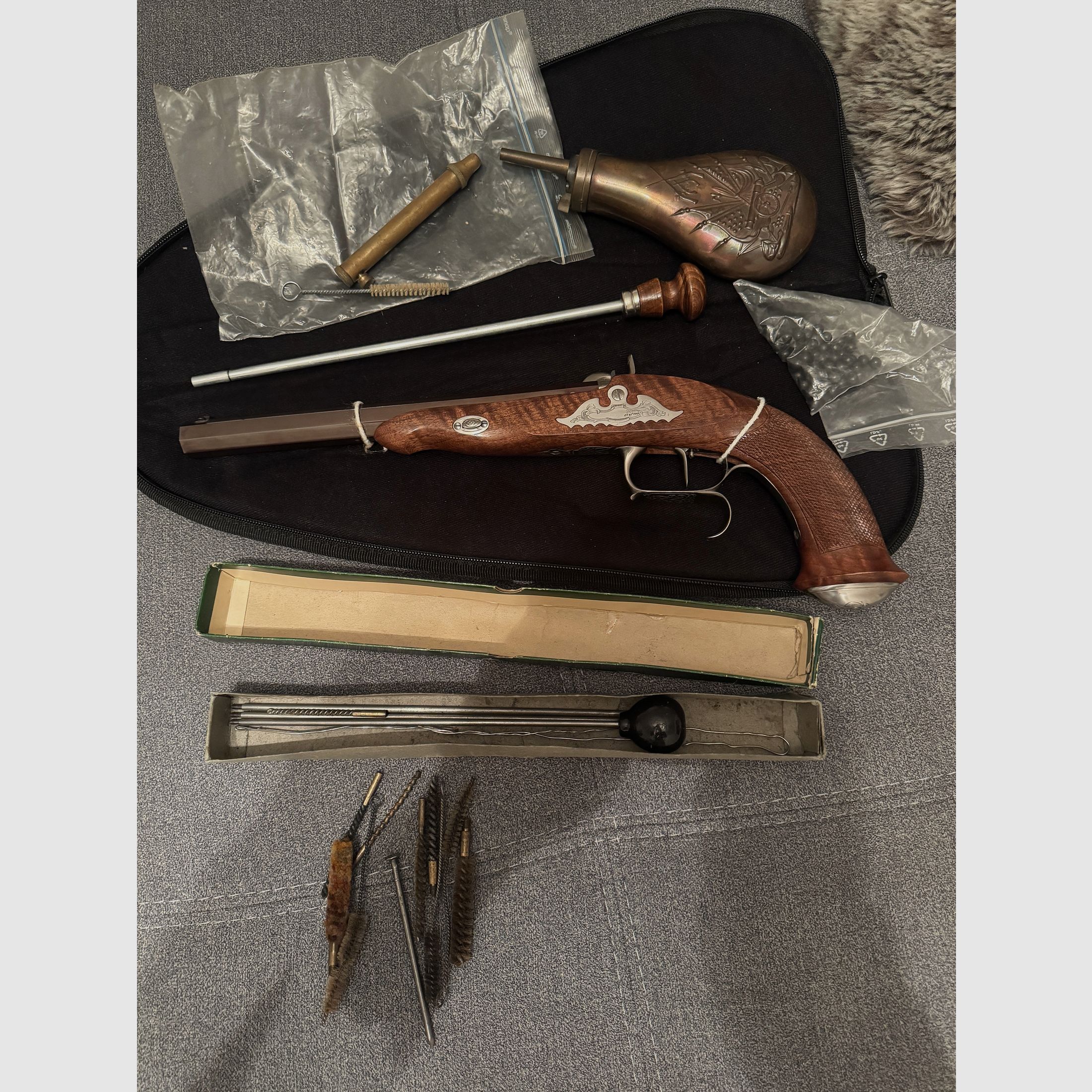 Raridad: Pedersoli Charles Moore LTD Edición 021/100 – Cal. .31 – Grabado maestro R. Sanzogni – Modelo de aniversario