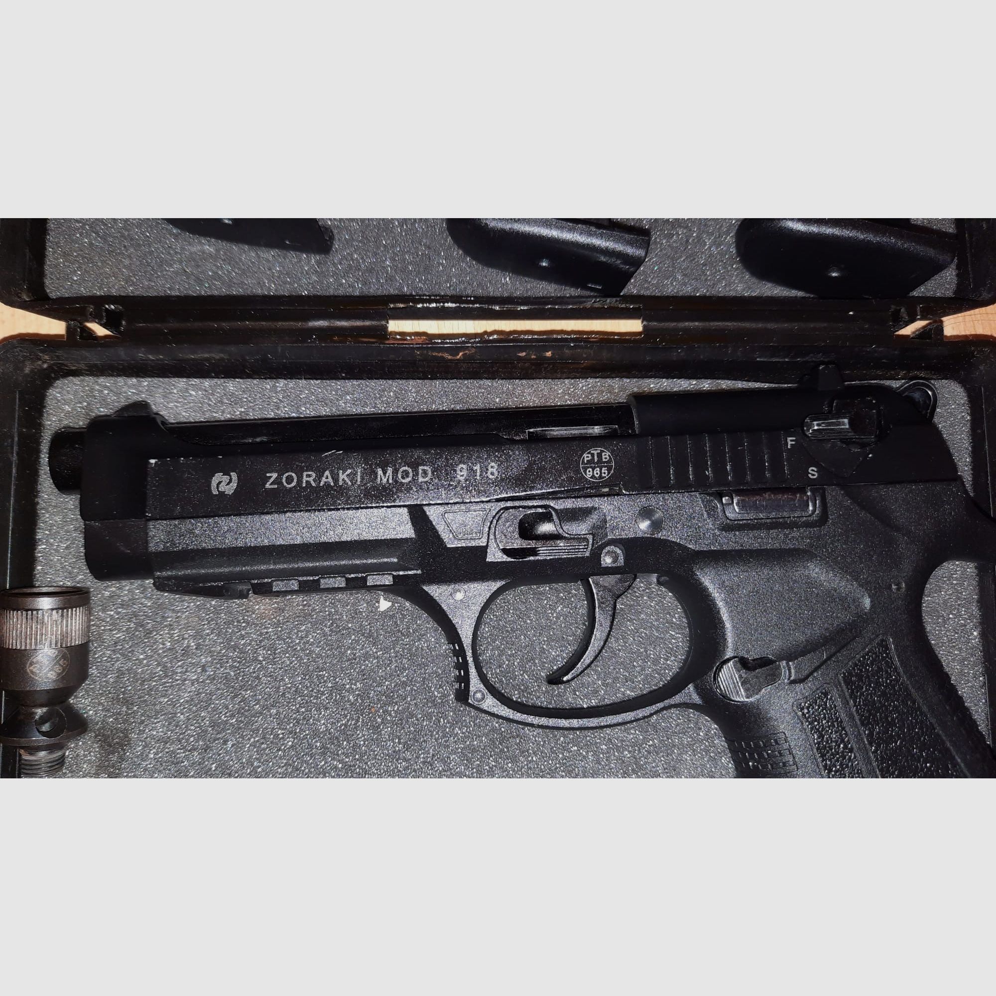 Zoraki 918 Schreckschusspistole Schwarz 9mm P.A.K. mit 2 extra Magazinen