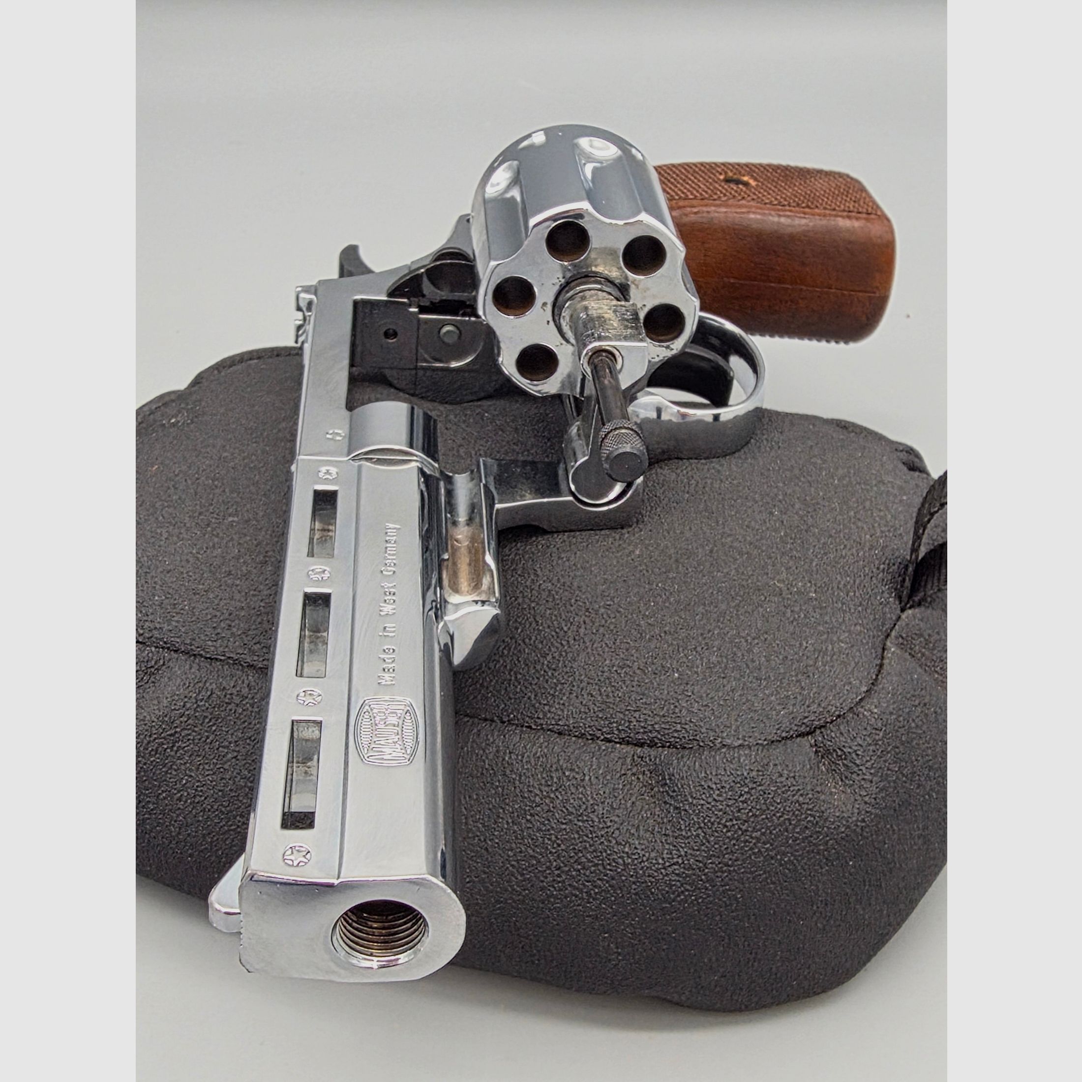 Sammler SRS Revolver Mauser L100 Chromfinish mit Holzgriffen im Kaliber 9mm Knall .380 Schreckschuss