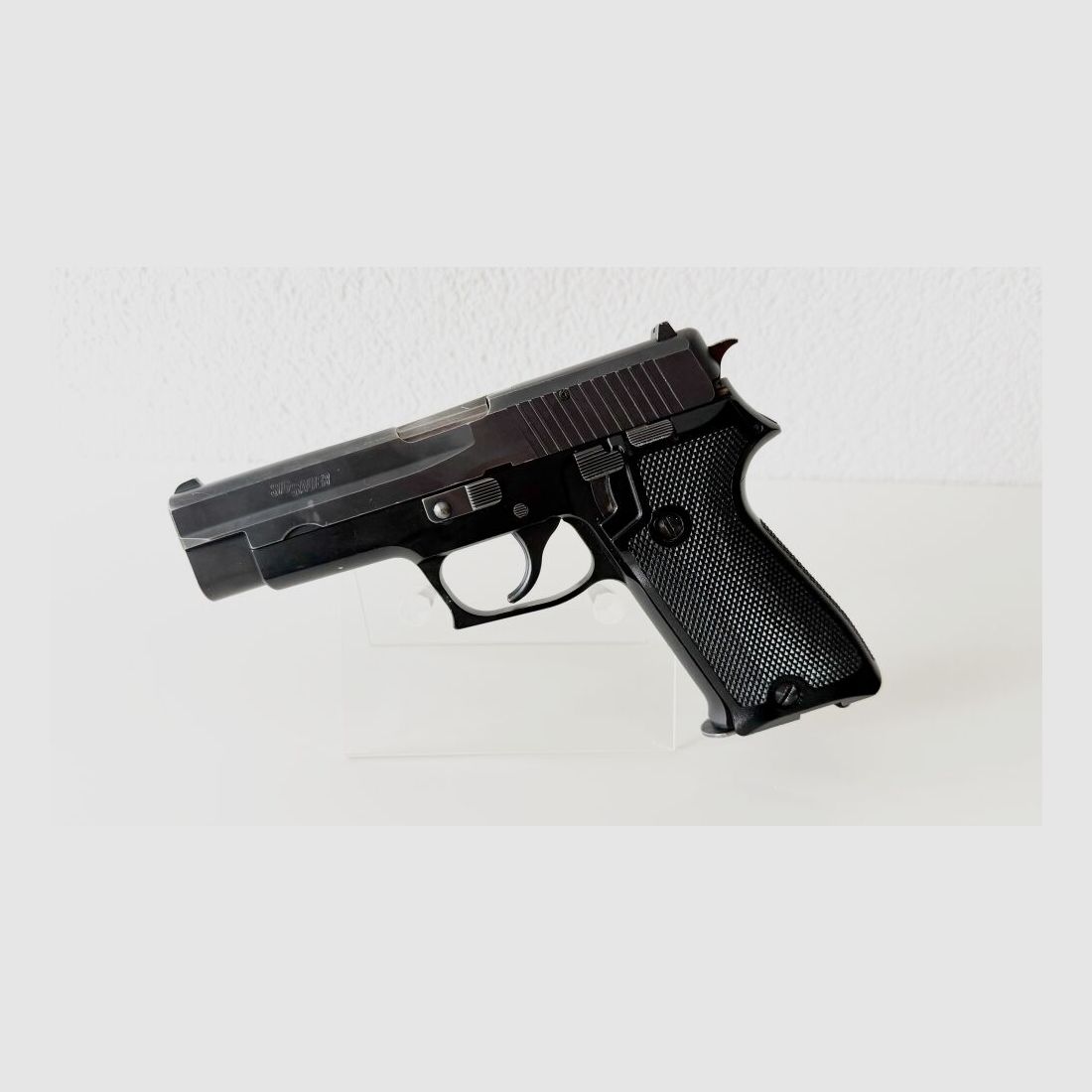 SIG Sauer P 220 mit 2. Magazin 9mmLuger