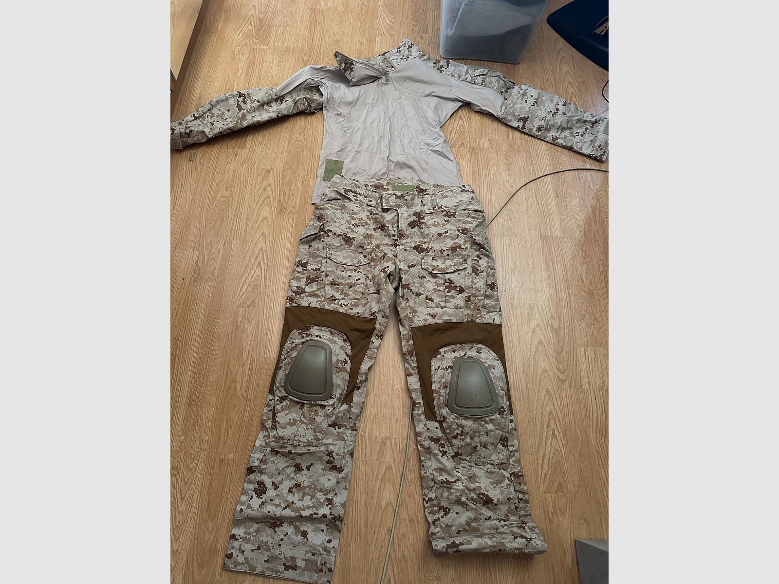 Helm-Hose-Bluse-Weste 