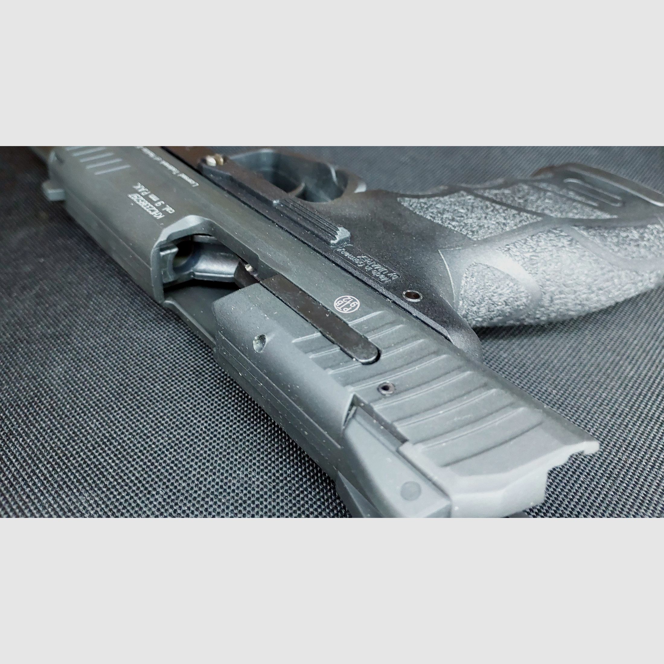 Heckler & Koch P30 blank firing pistol 9 mm P.A.K. blued (PTB 912)