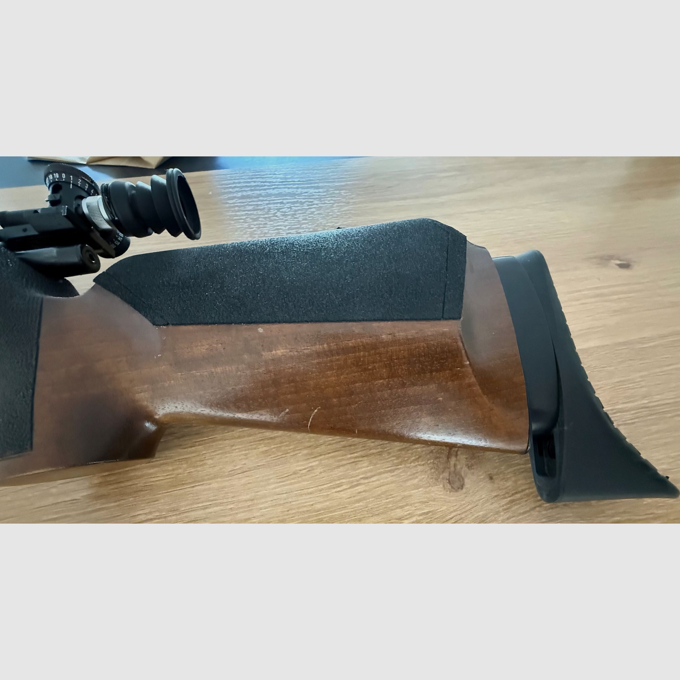 Weihrauch HW60M, carabine de match en calibre .22Lf.B. avec optique de visée : Elite 201