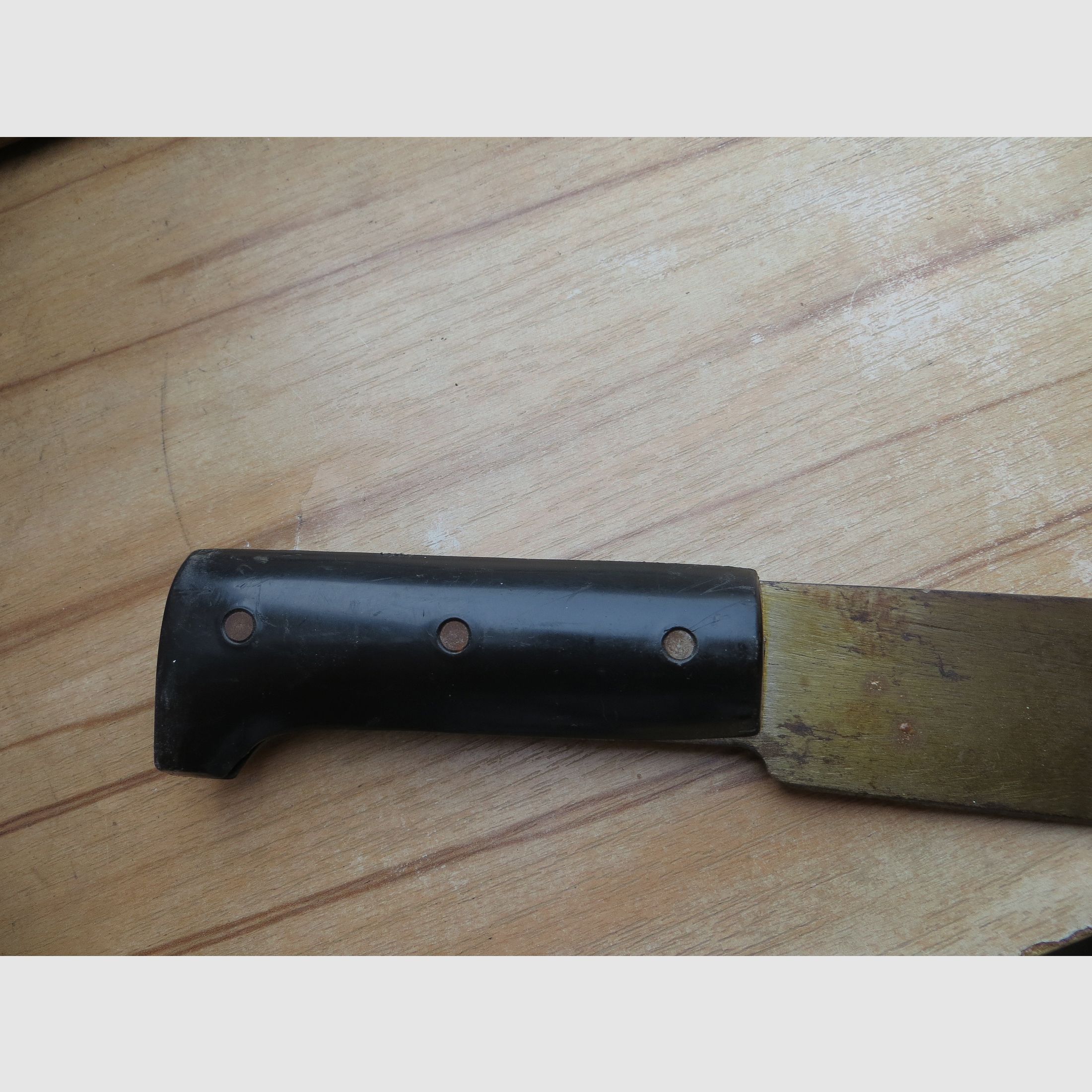 Due grandi machete antiche da un'eredità