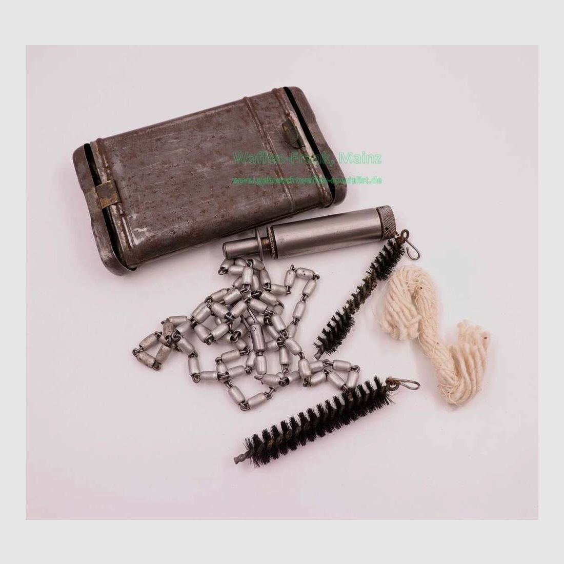 Diverse produttori di attrezzature militari