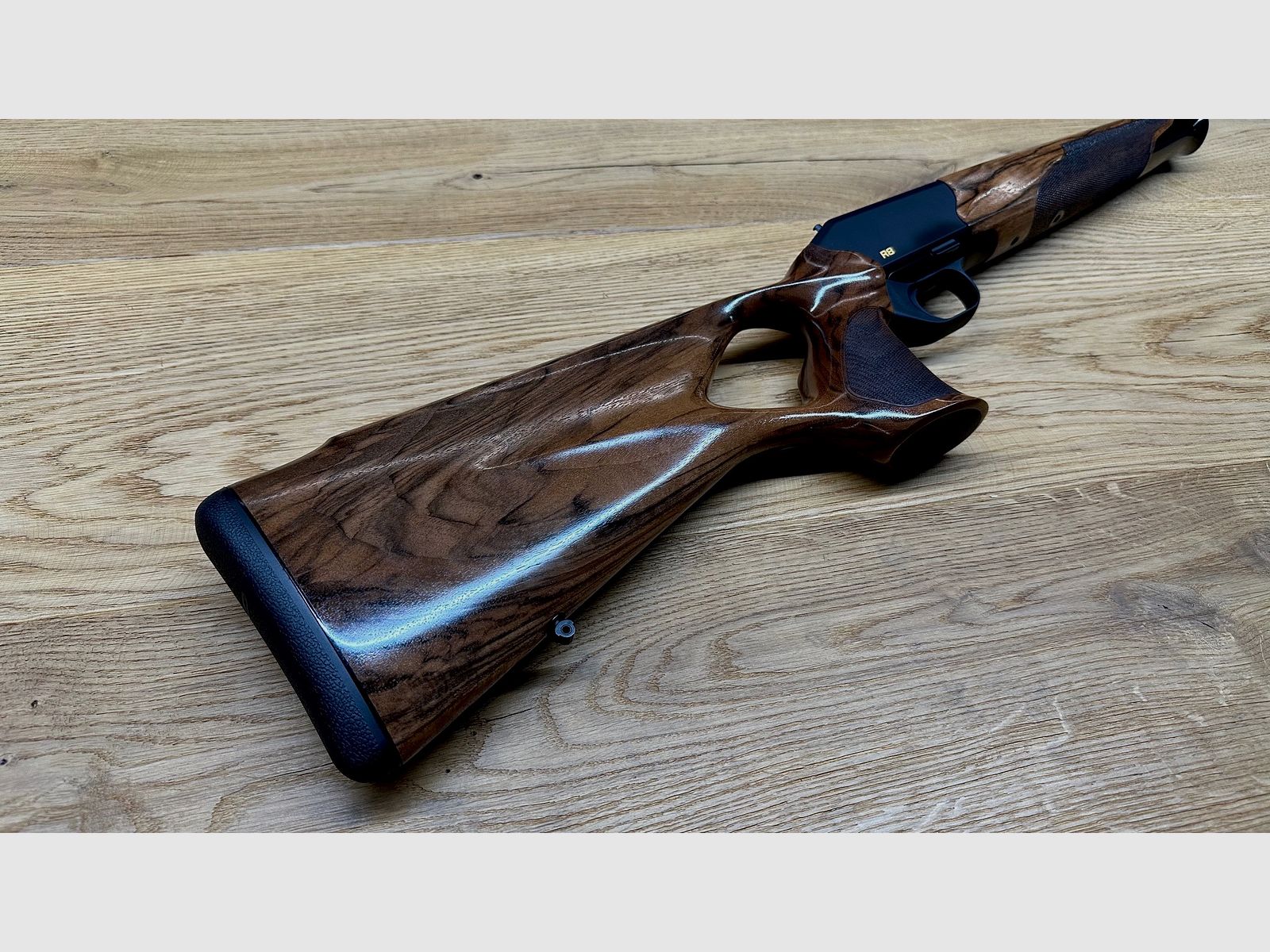 Blaser R8 Success Schaft mit Gehäuse/System // Holzklasse 4 // Lochschaft