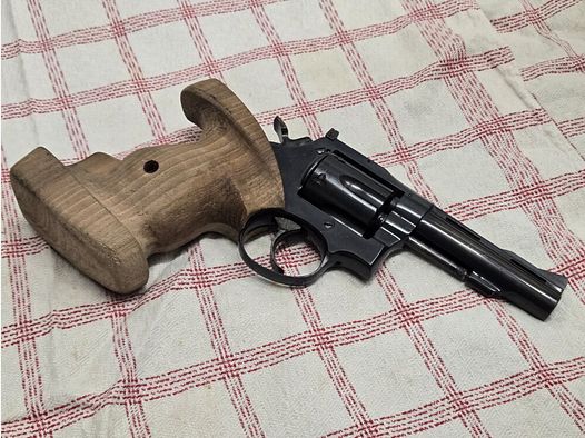 Llama Revolver 38