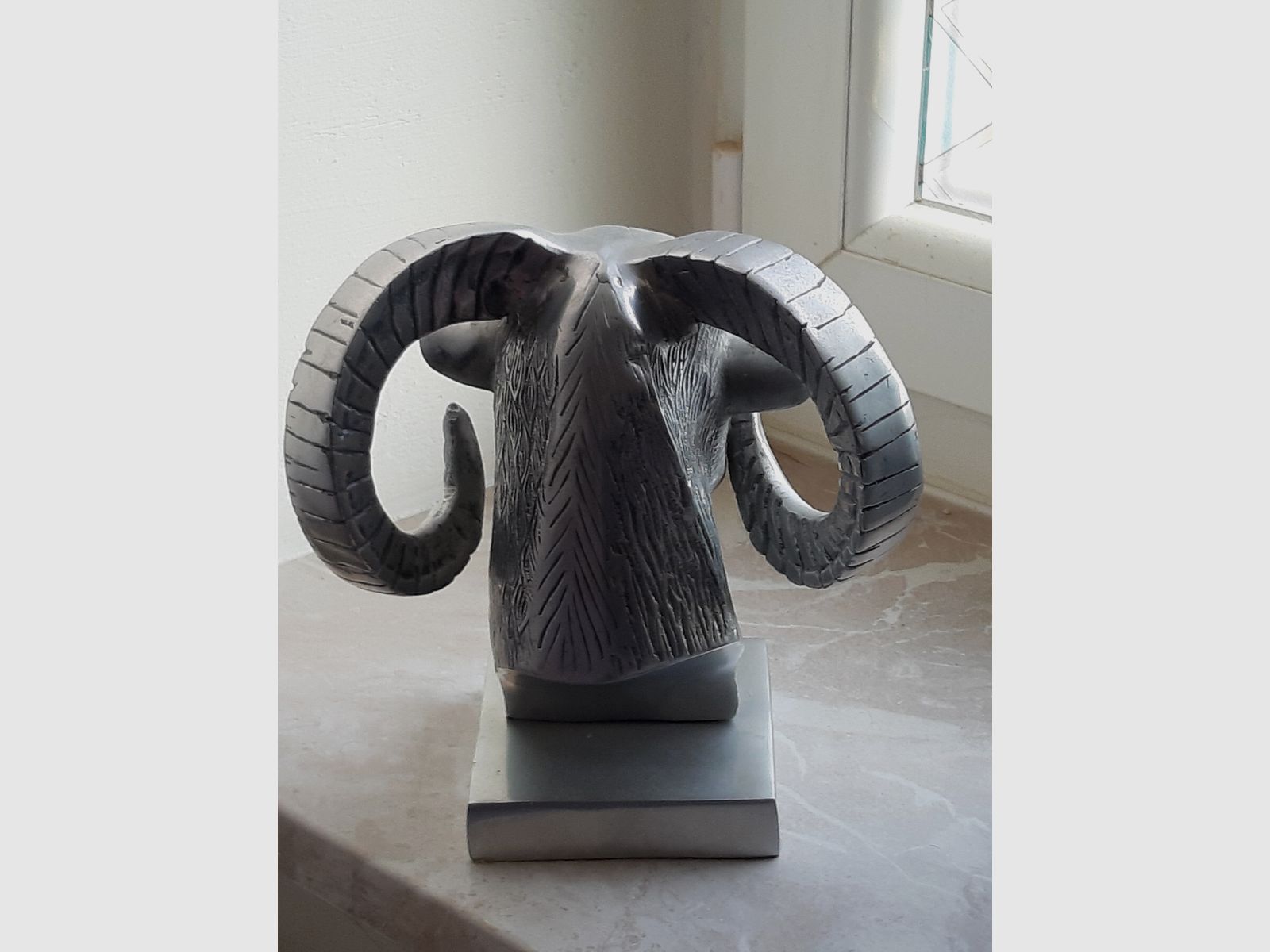 Noble RAM HEAD, an EYECATCHER on every desk