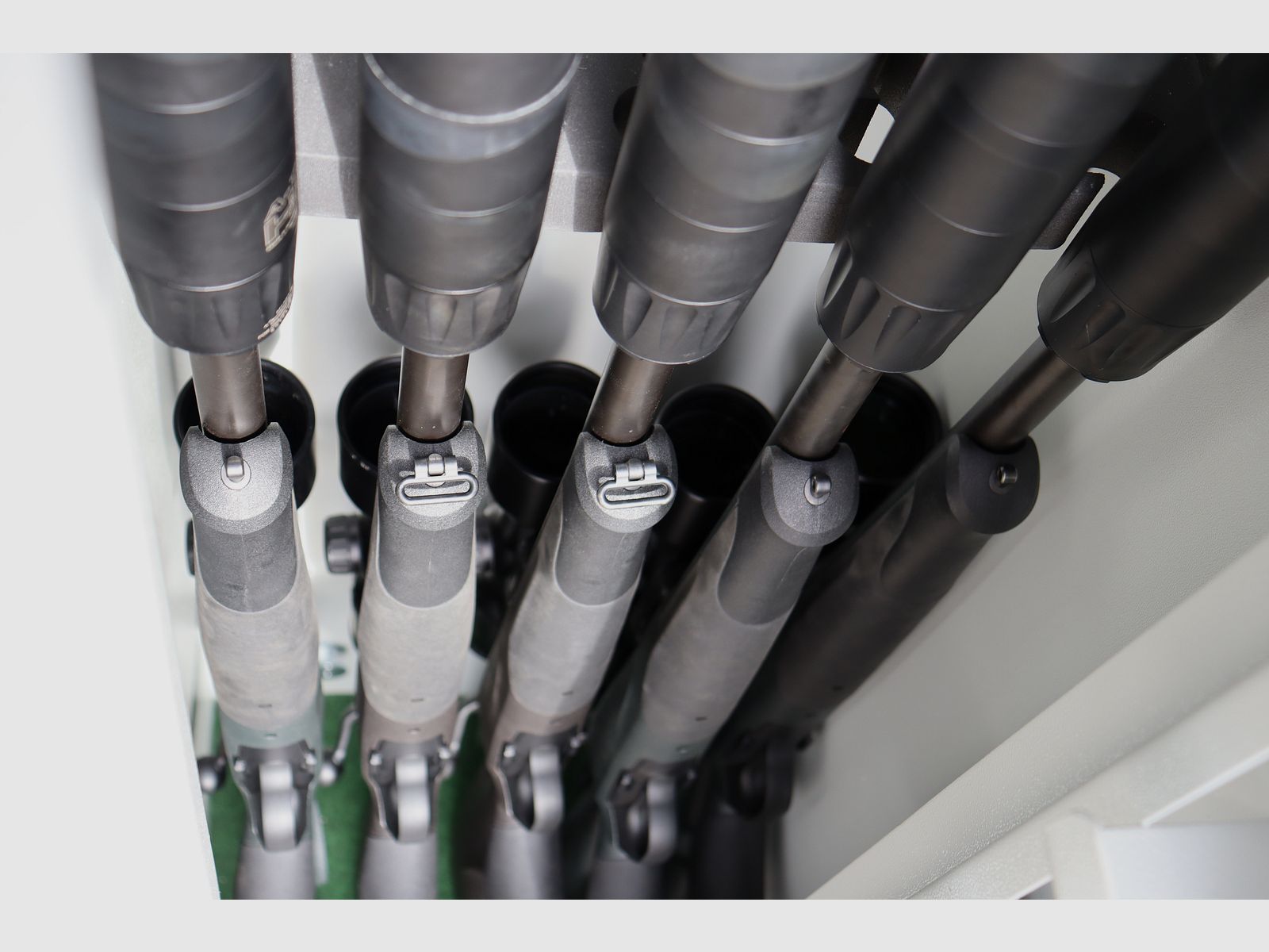 Waffenschrank SHOOTER Kormoran (1700x540x380) Klasse 1 EN 1143-1, für 7 Langwaffen