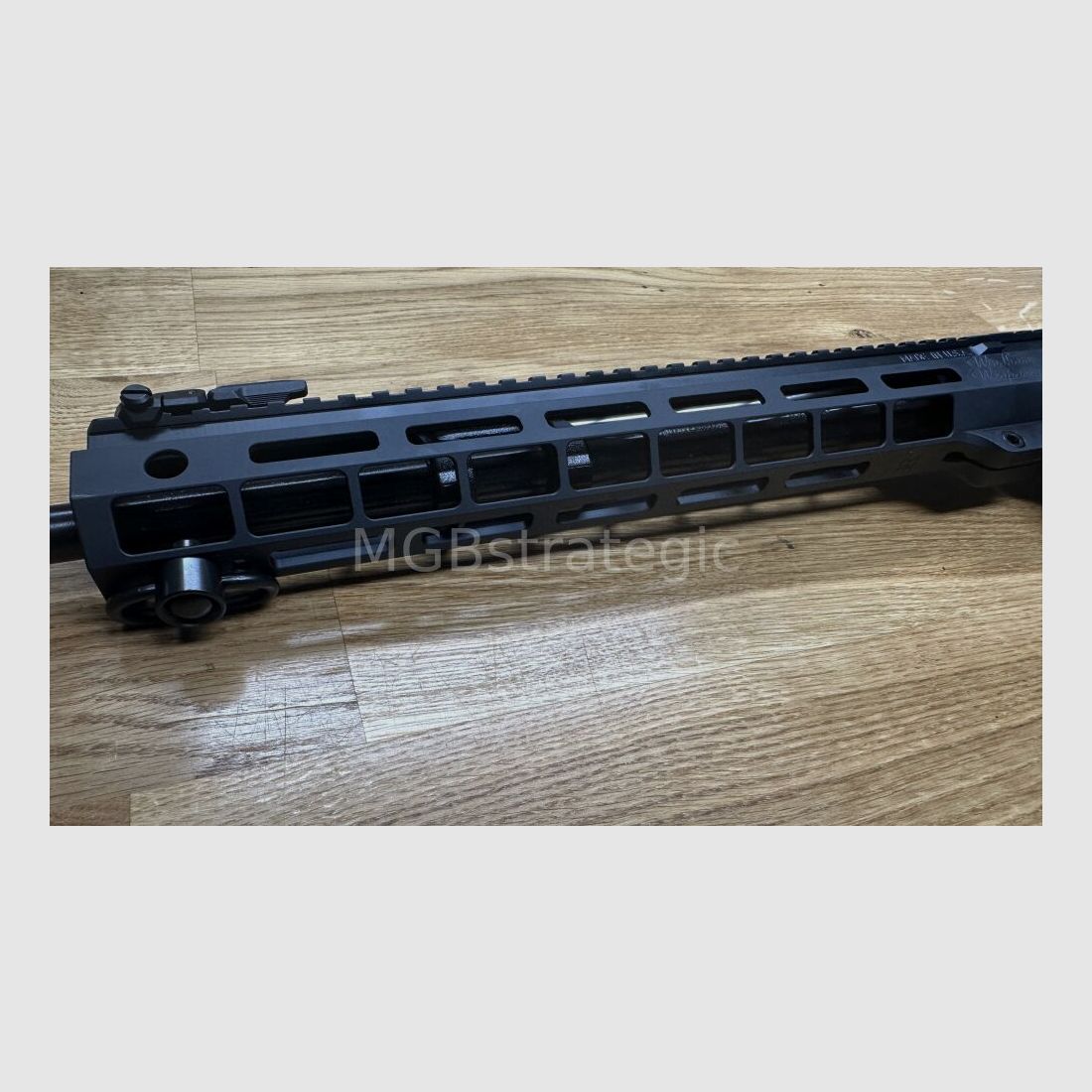 Windham Weaponry R16 Superlight - 2,64 kg - halbautom. Büchse .223Rem Gewicht ungeladen nur ca. 2,64 kg - SKU: R16SLSFSM - 16″ Superlight with Melonite QPQ Finish and A2 Flash Suppressor - 13" Windham M-Lok Handschutz System AR-15 AR15
