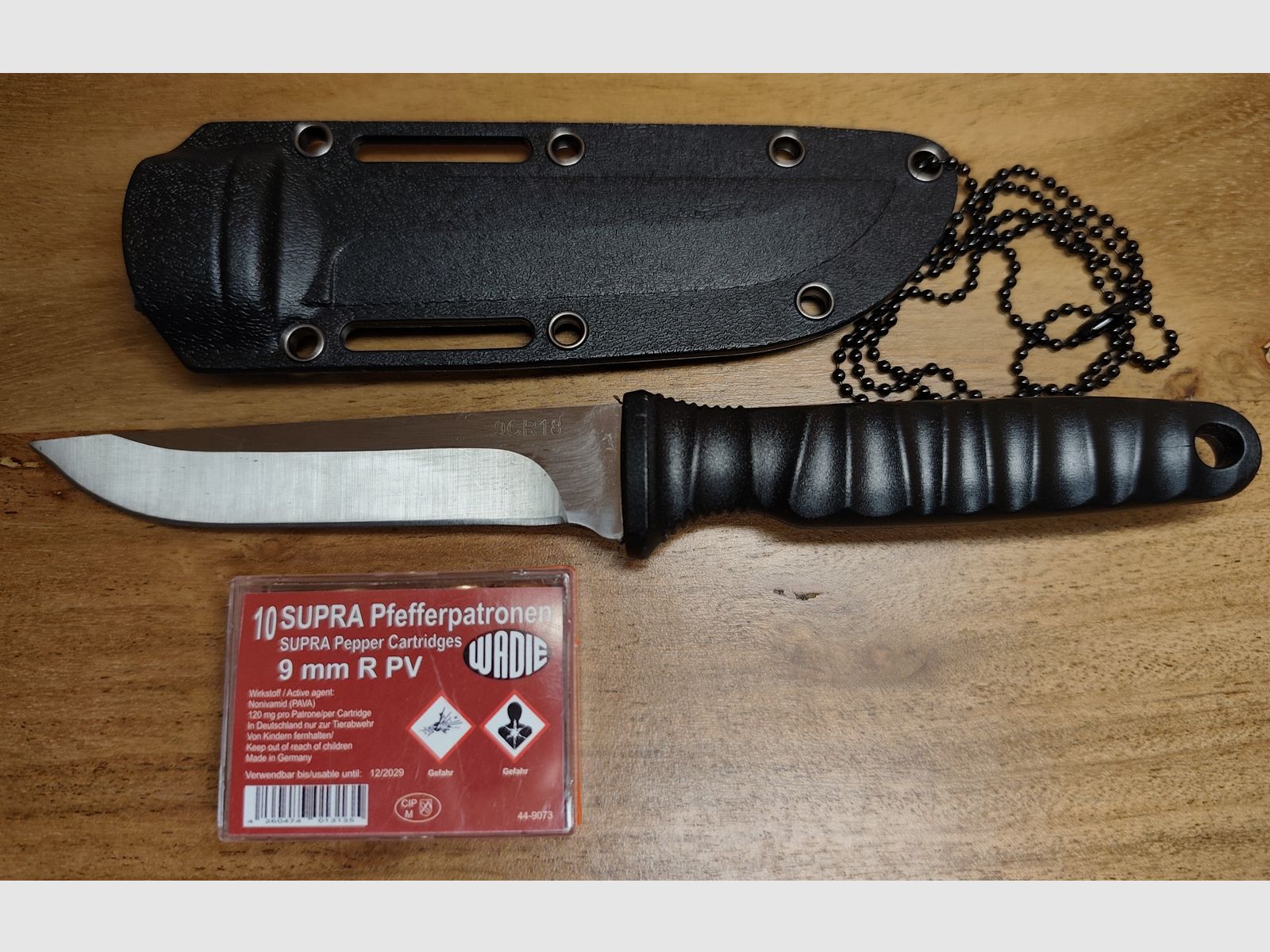 Wadie Supra pepper cartridges 9mm revolver + hunting & fishing knife