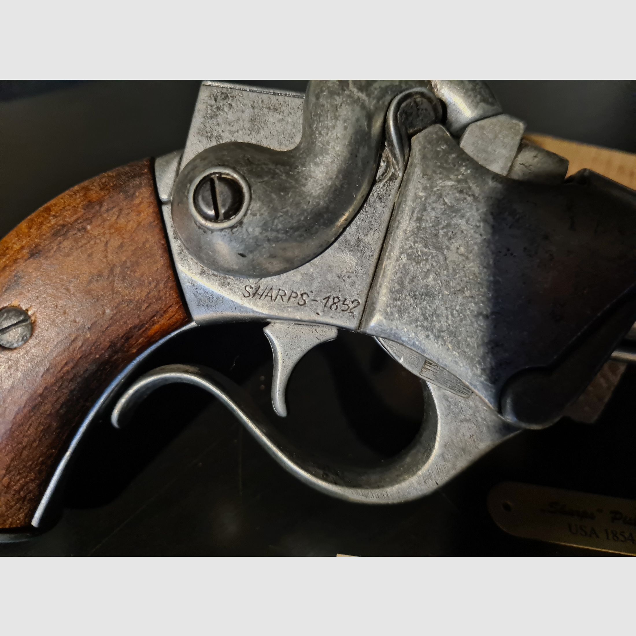 Pistolet à chargement par l'arrière Sharps 1852