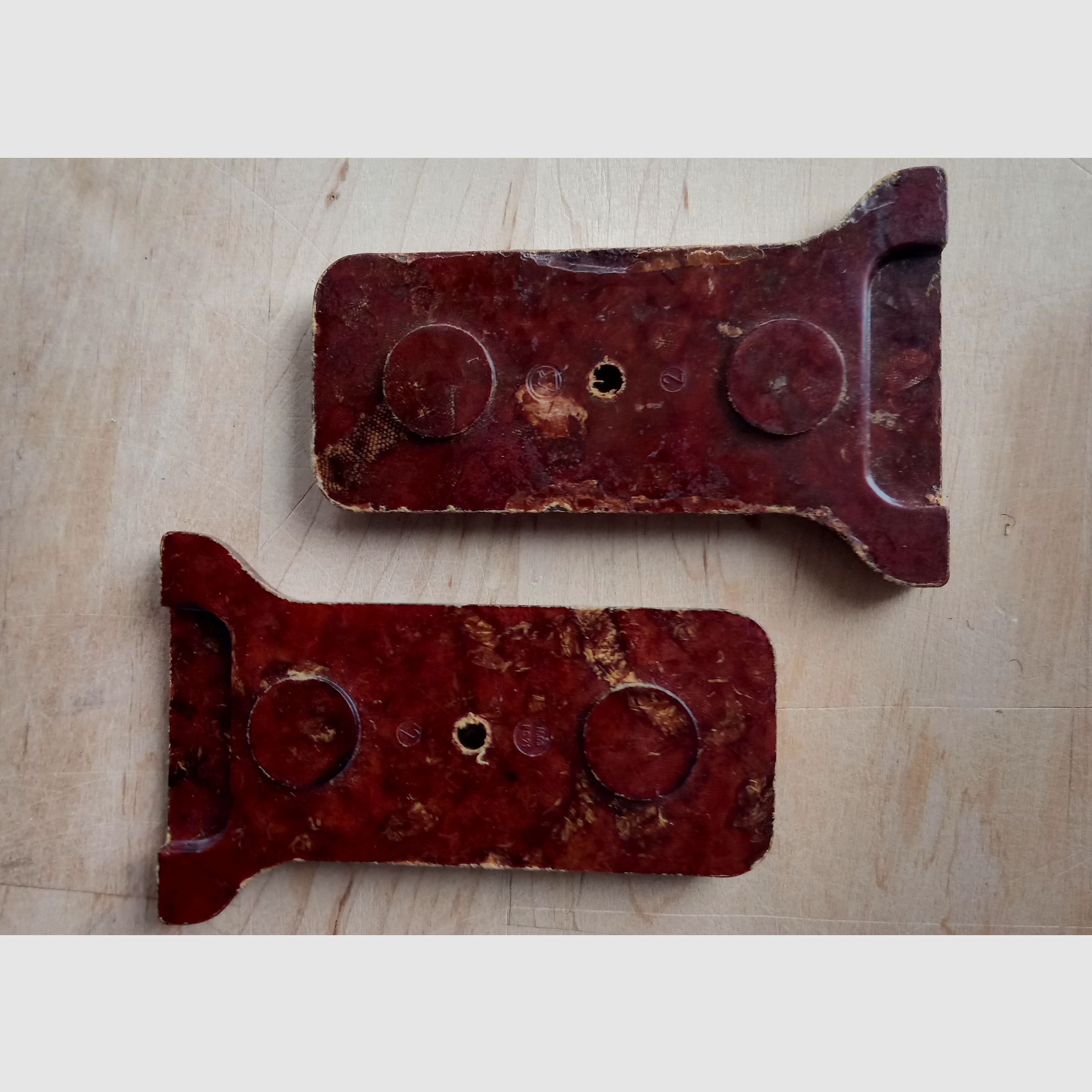 Maniglie posteriori RPG-7 in bakelite del 1971 appartenenti insieme