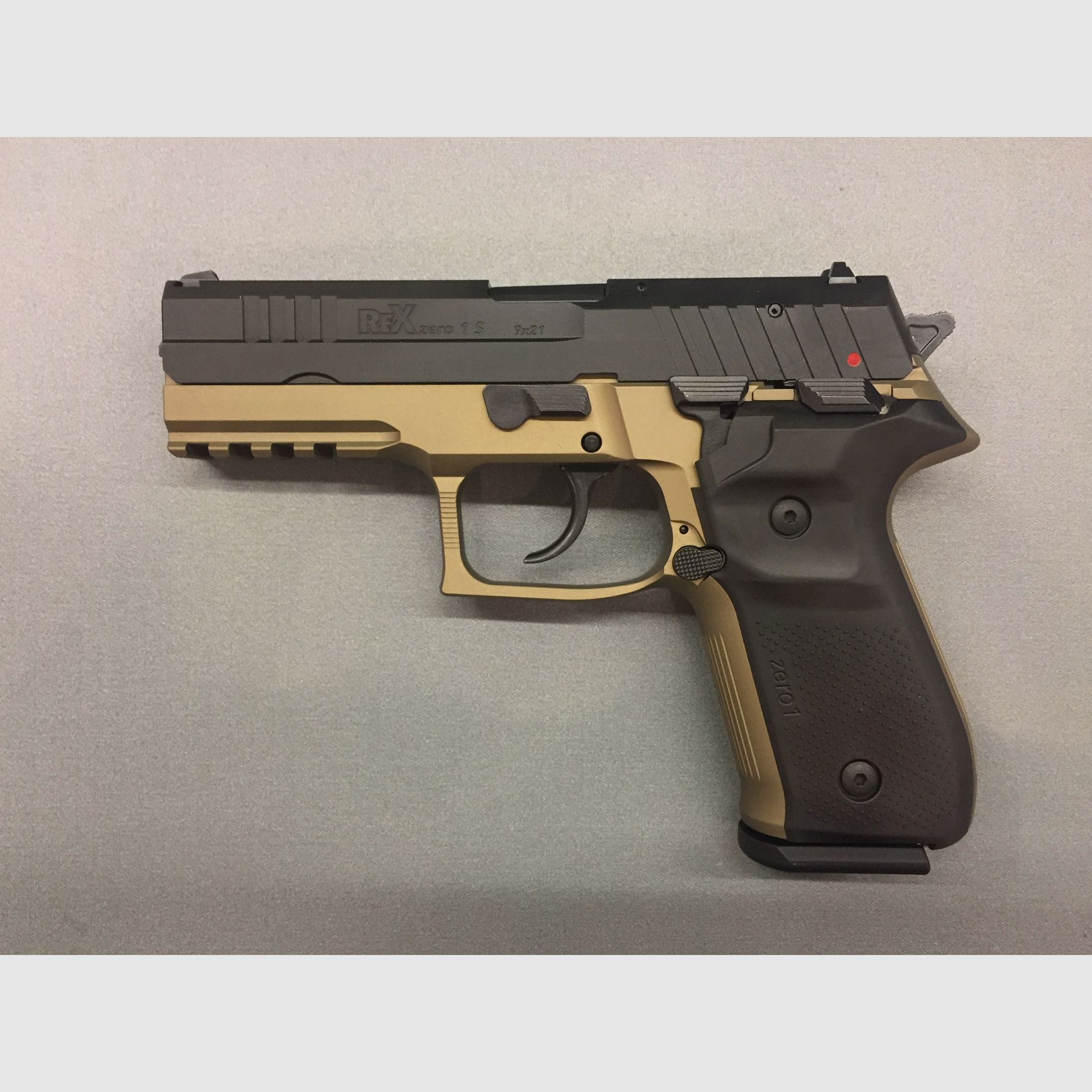 AREX mod. REX Zero 1 FDE Kal. 9×21 IMI, afbeelding 2 van 2
