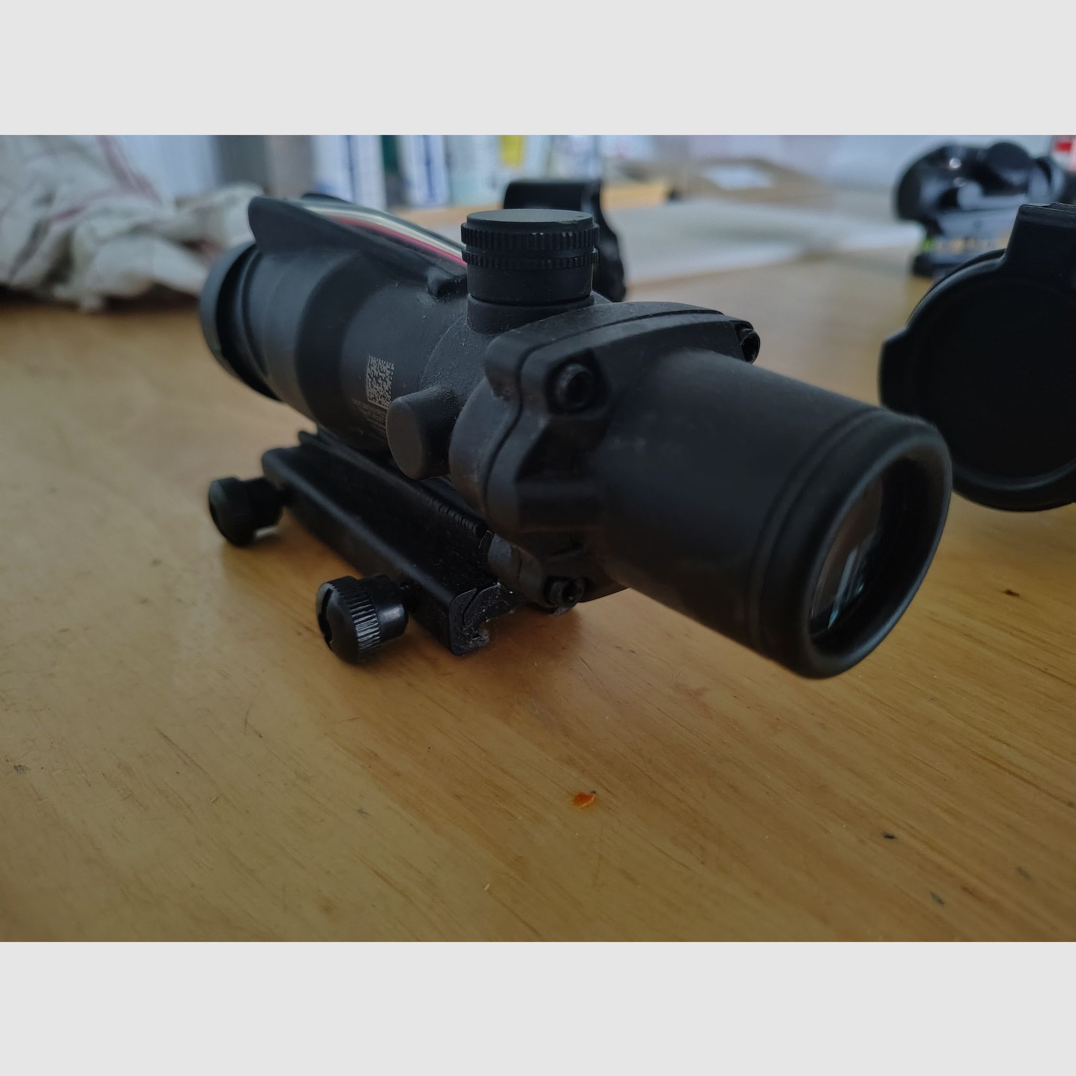 Mirino stile ACOG / clone – Perfetto per Airsoft (M4 / Scar / ecc.)