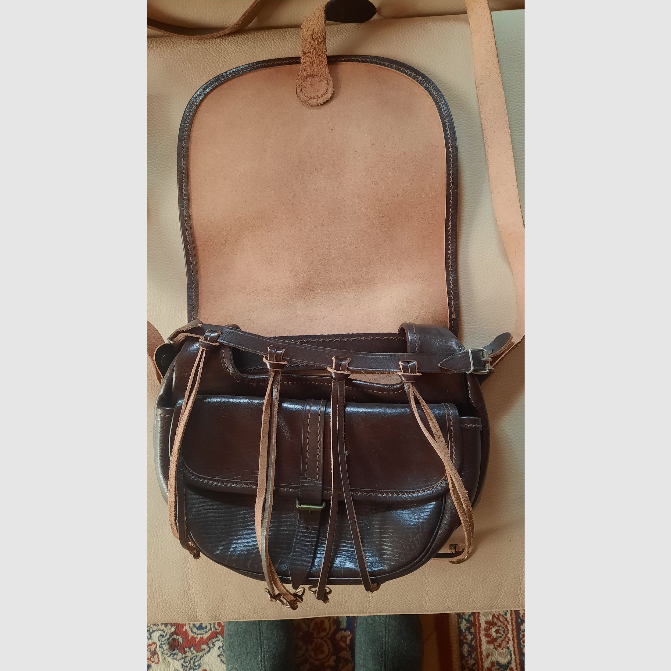 Lederset mit 2 Fernrohrköchern, einer Jagdtasche und einem Patronengurt