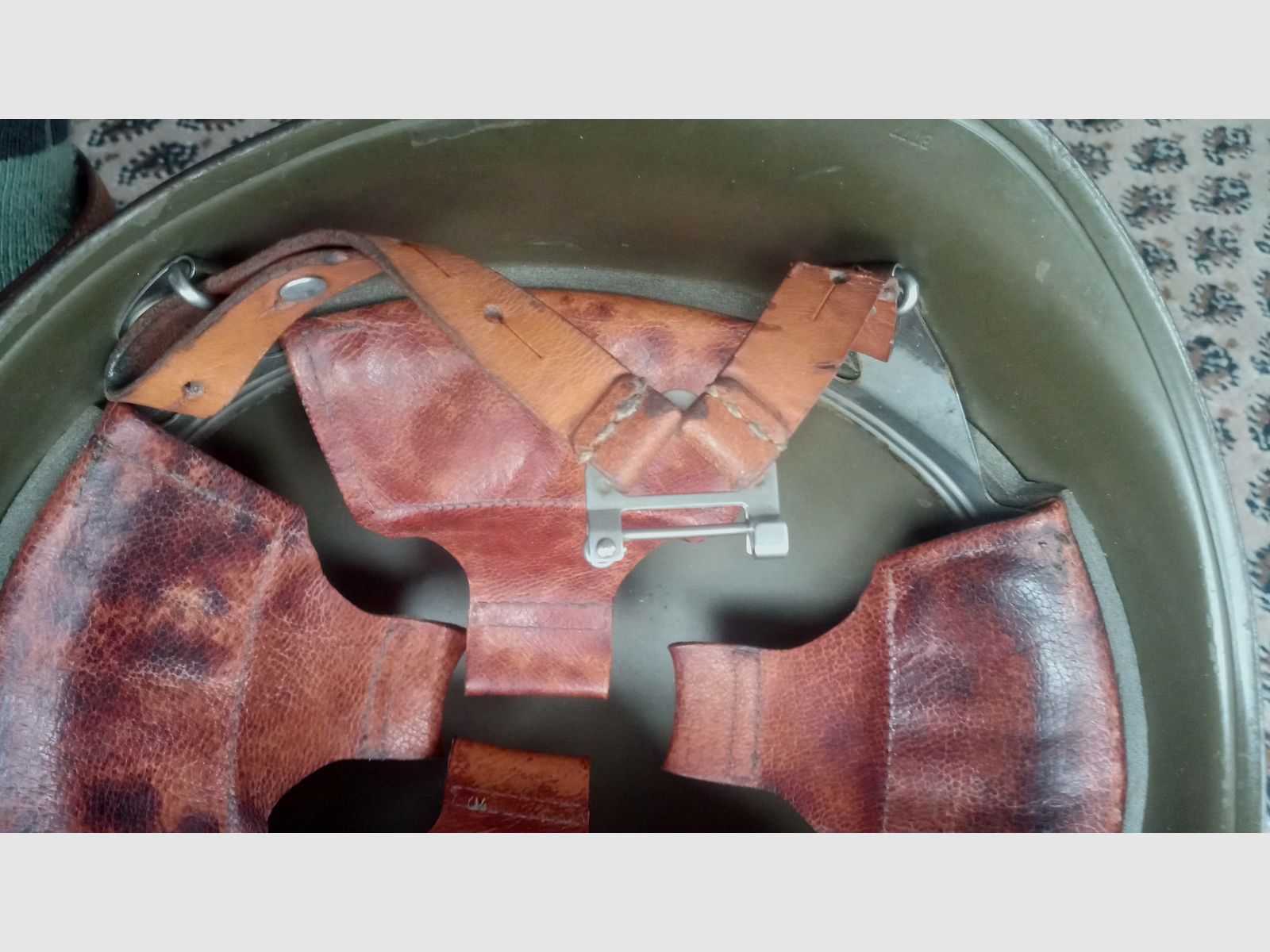 Schweizer Armee Helm aus U-Boot-Stahl in kleiner Größe 55-56 / ideal für Zivilschutz / Stahlhelm Swiss Made