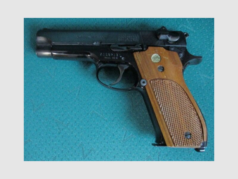 Pistole 9mm Luger Smith & Wesson Mod. 39 mit verstellbarer Visierung 39