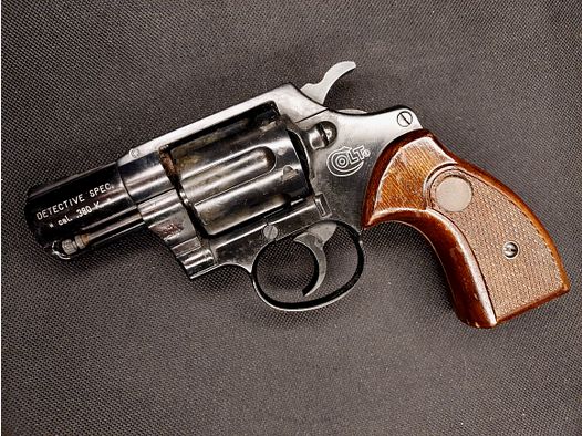Colt Detective Special (Umarex) .380 (9mm) R.K. (PTB 841) con empuñaduras de madera