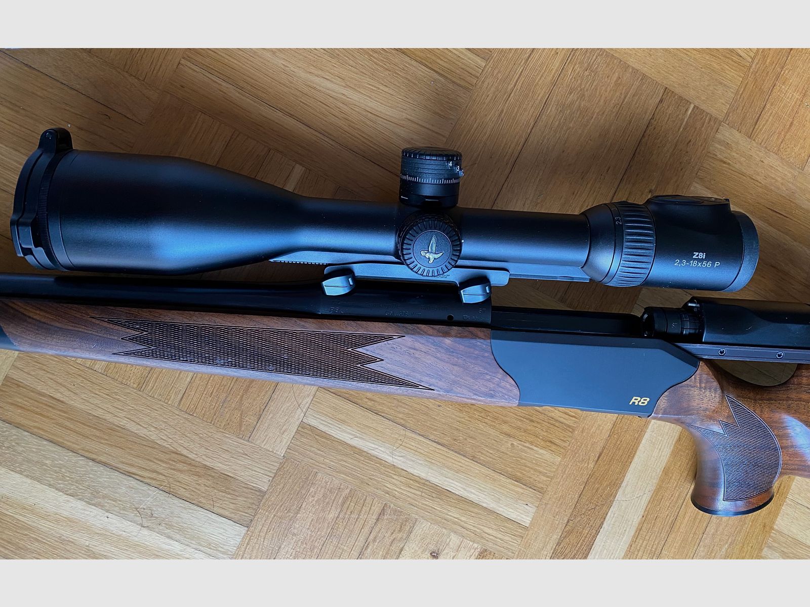 Blaser R8 Holz Standard mit Swarovski Z8i 2,3-18x56